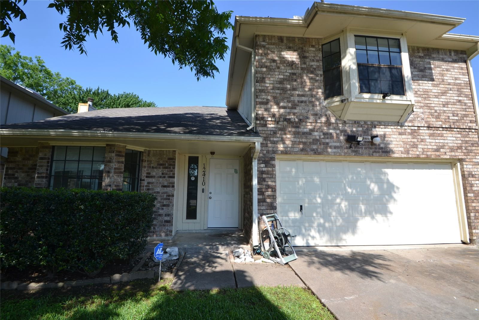 Real estate property located at 12410 MEADOW BRIAR, Fort Bend, SOUTHMEADOW, Stafford, TX, US