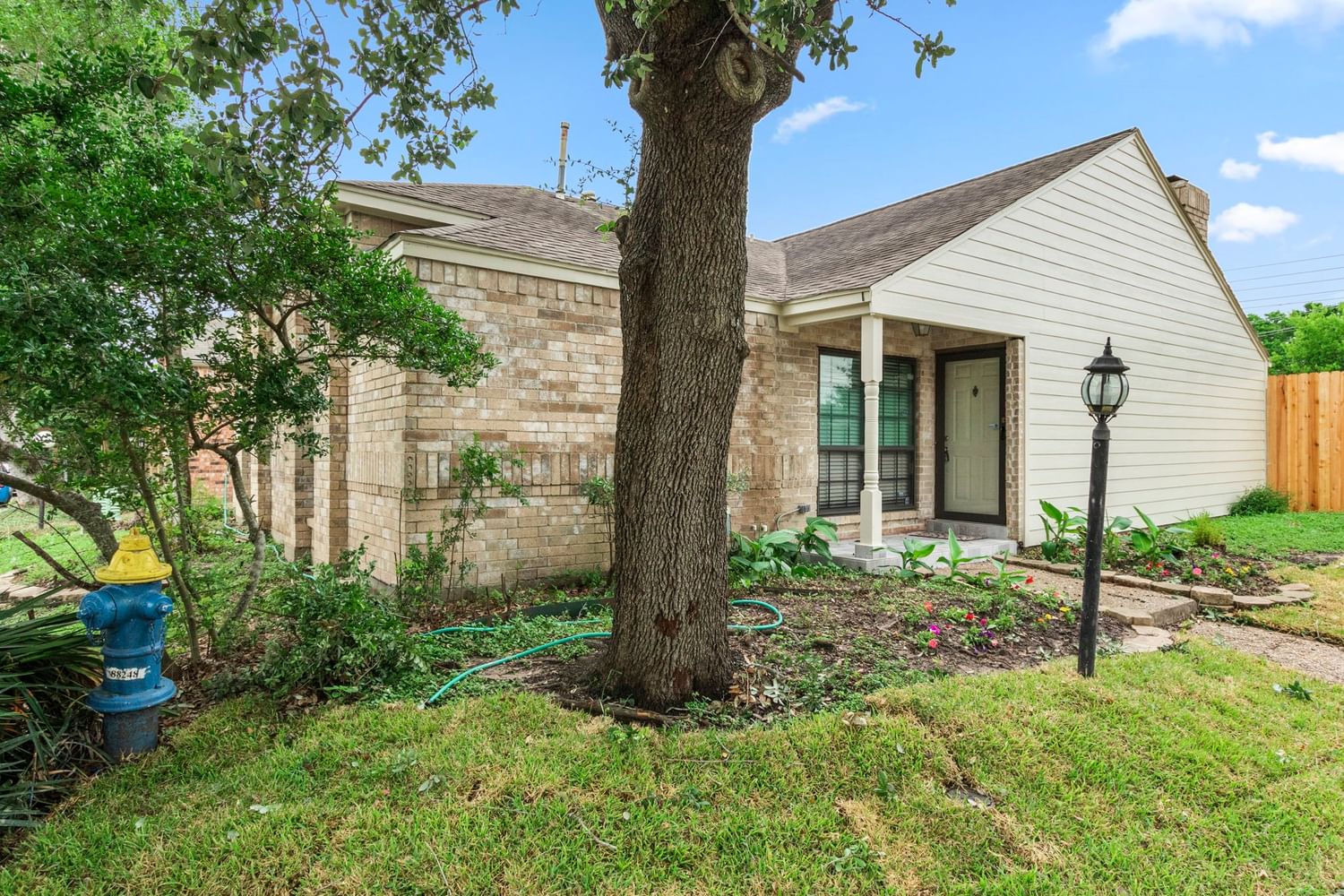 Real estate property located at 11225 Forked Bough, Harris, Executive Row Twnhses, Houston, TX, US