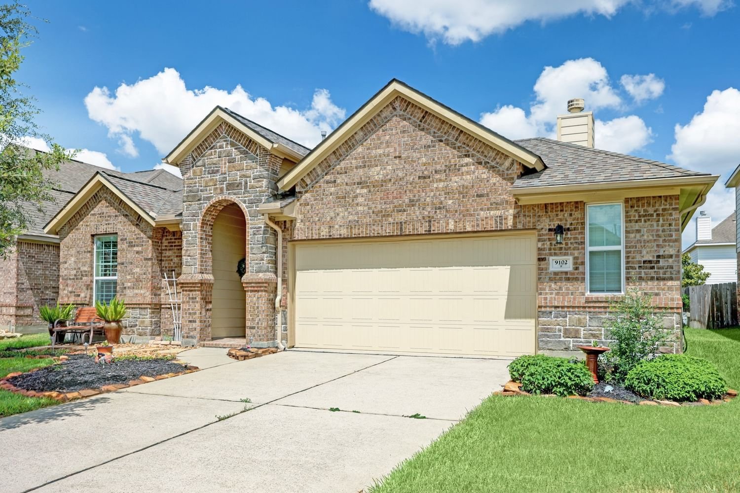 Real estate property located at 9102 Newcroft, Harris, Tomball, TX, US