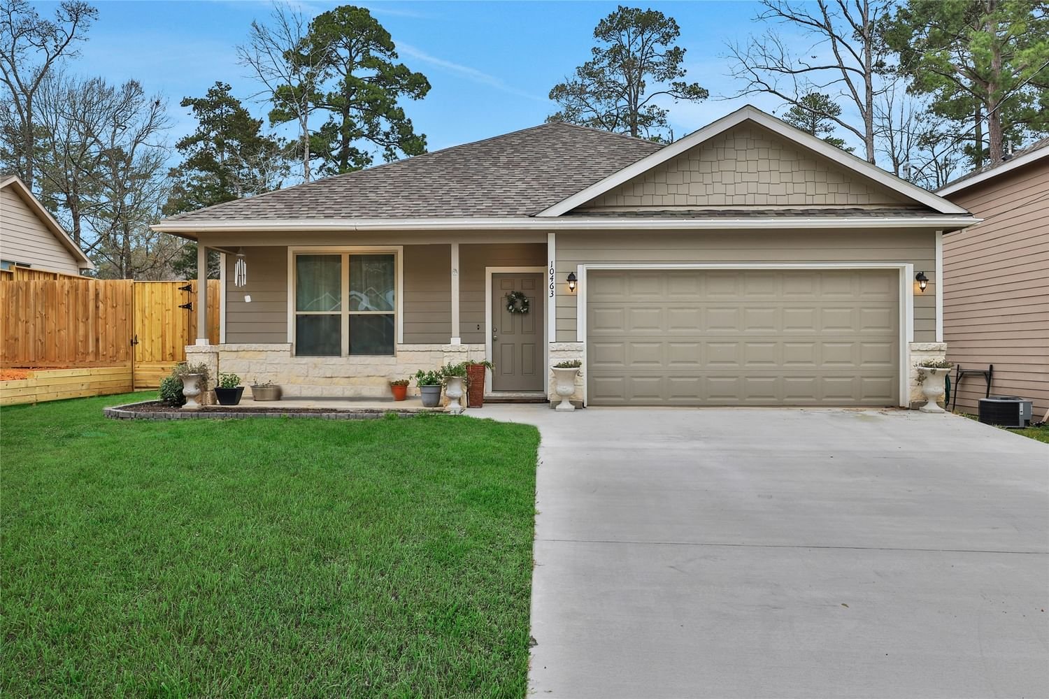 Real estate property located at 10463 Royal Adrian, Montgomery, Royal Forest 02, Conroe, TX, US