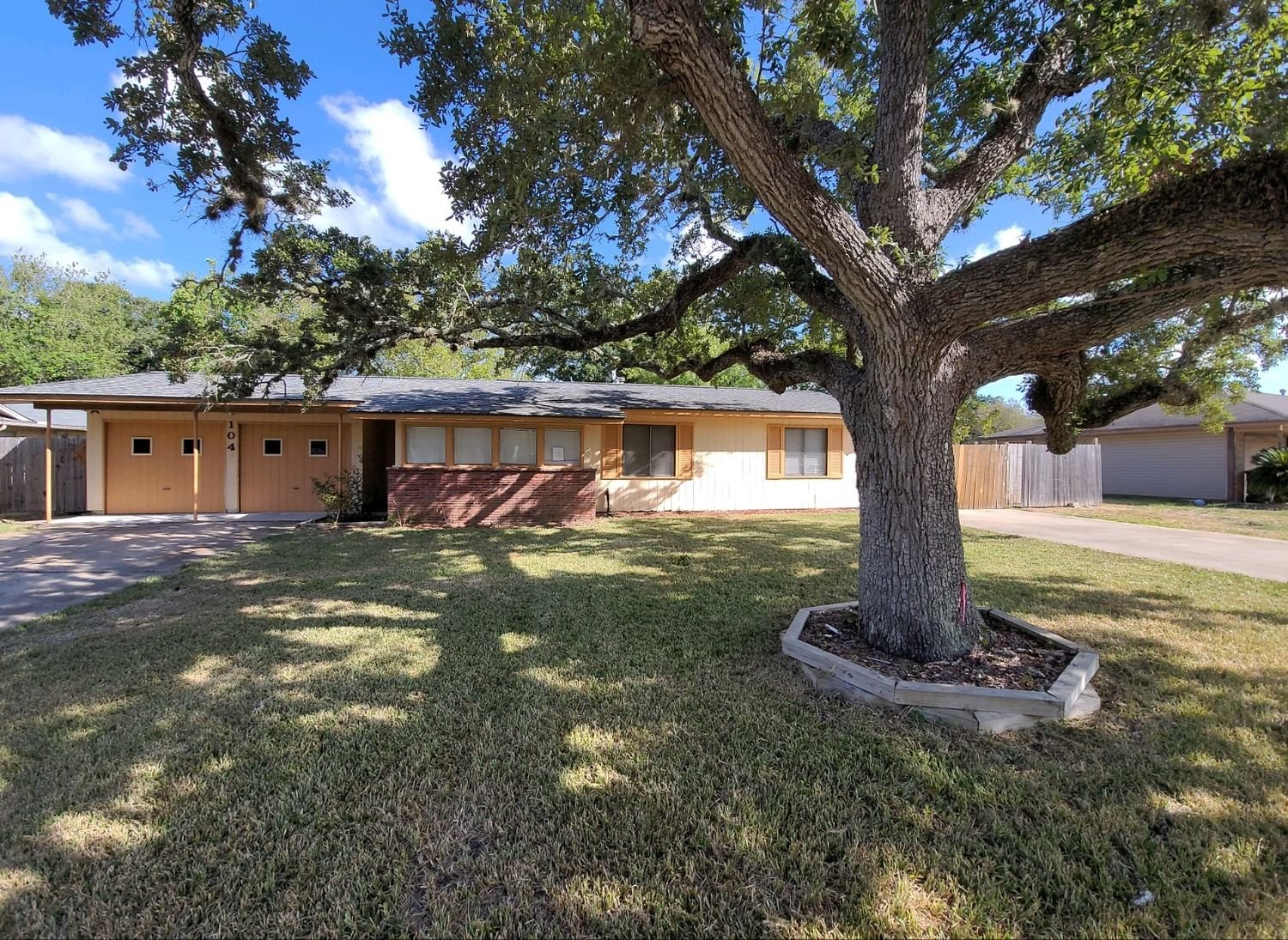 Real estate property located at 104 Pin Oak, Brazoria, Forest Oaks Lake Jackson, Lake Jackson, TX, US