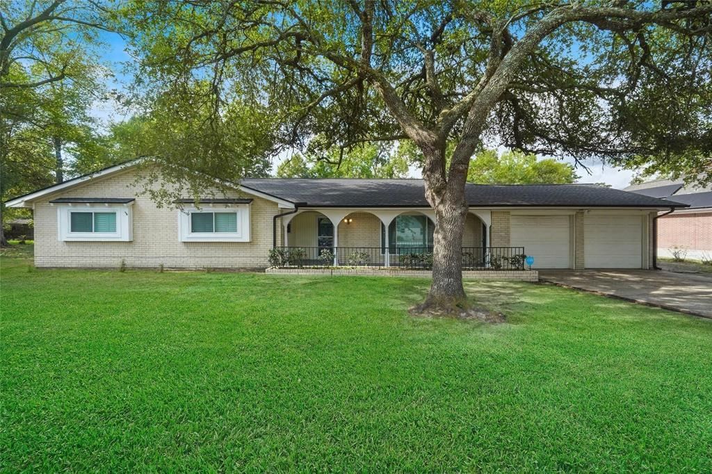 Real estate property located at 110 Magnolia, Montgomery, Roman Forest 01, New Caney, TX, US