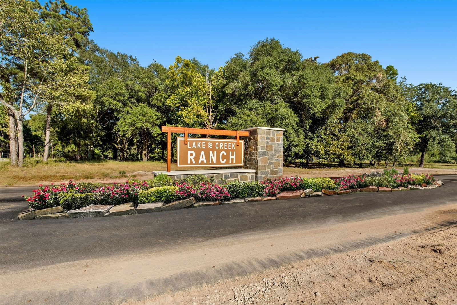 Real estate property located at 18255 Woodstream Crossing, Montgomery, Lake Creek Ranch, Montgomery, TX, US