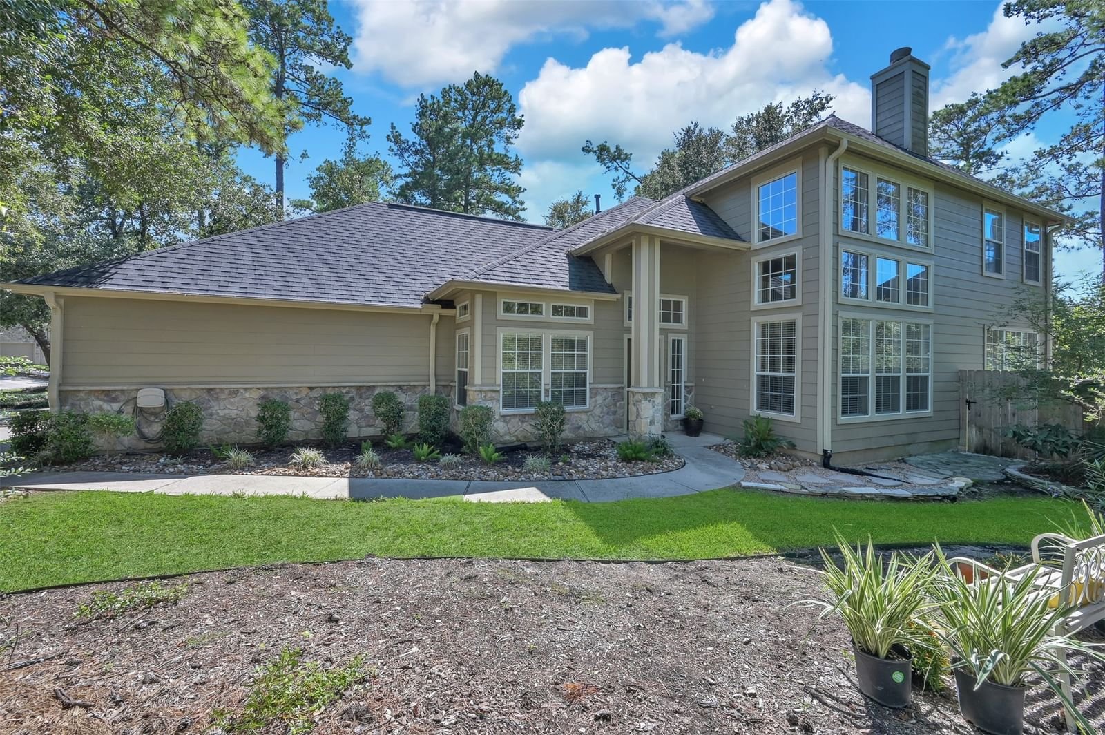 Real estate property located at 107 Valley Oaks, Montgomery, Wdlnds Village Alden Br 51 - Valley Oaks, The Woodlands, TX, US