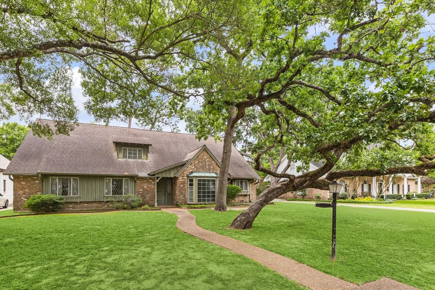 Real estate property located at 251 Plantation, Harris, Whispering Oaks, Houston, TX, US