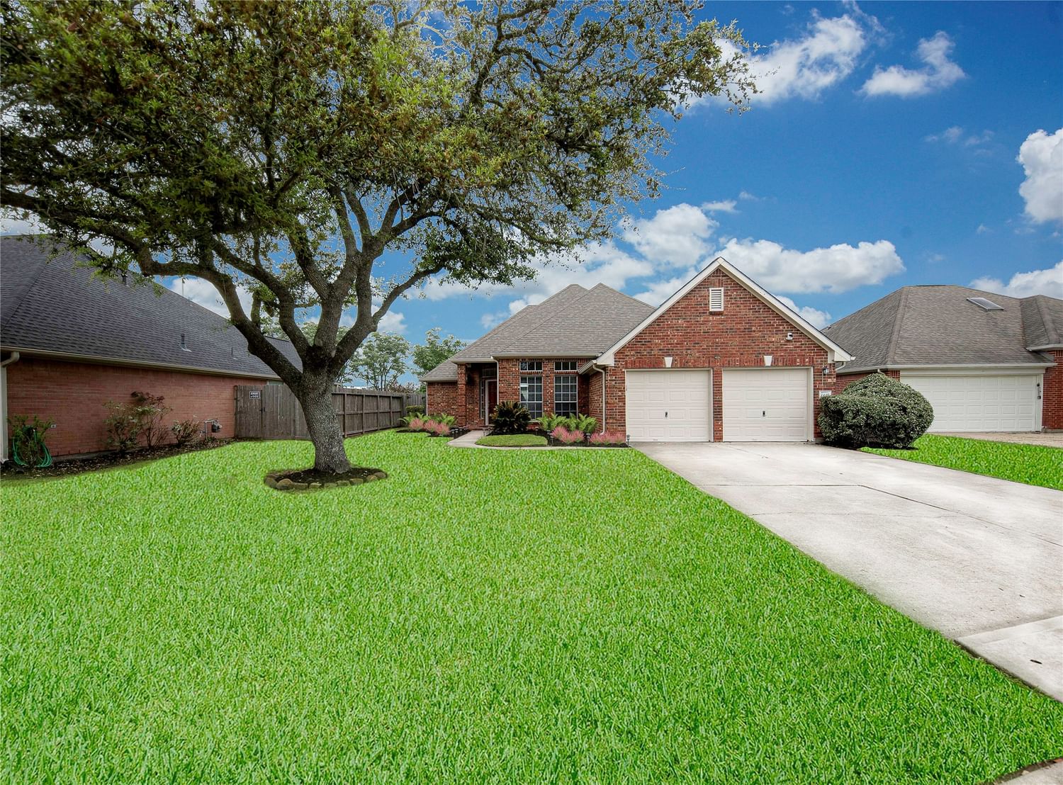 Real estate property located at 6627 Old Oaks, Brazoria, West Oaks Village Sec 3, Pearland, TX, US