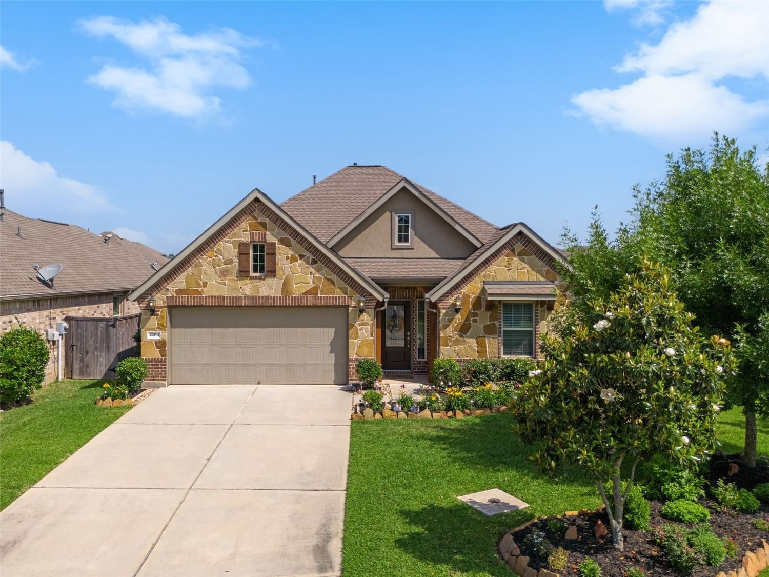 Real estate property located at 2204 Golden Laurel, Montgomery, Laurel Ridge At Graystone, Conroe, TX, US