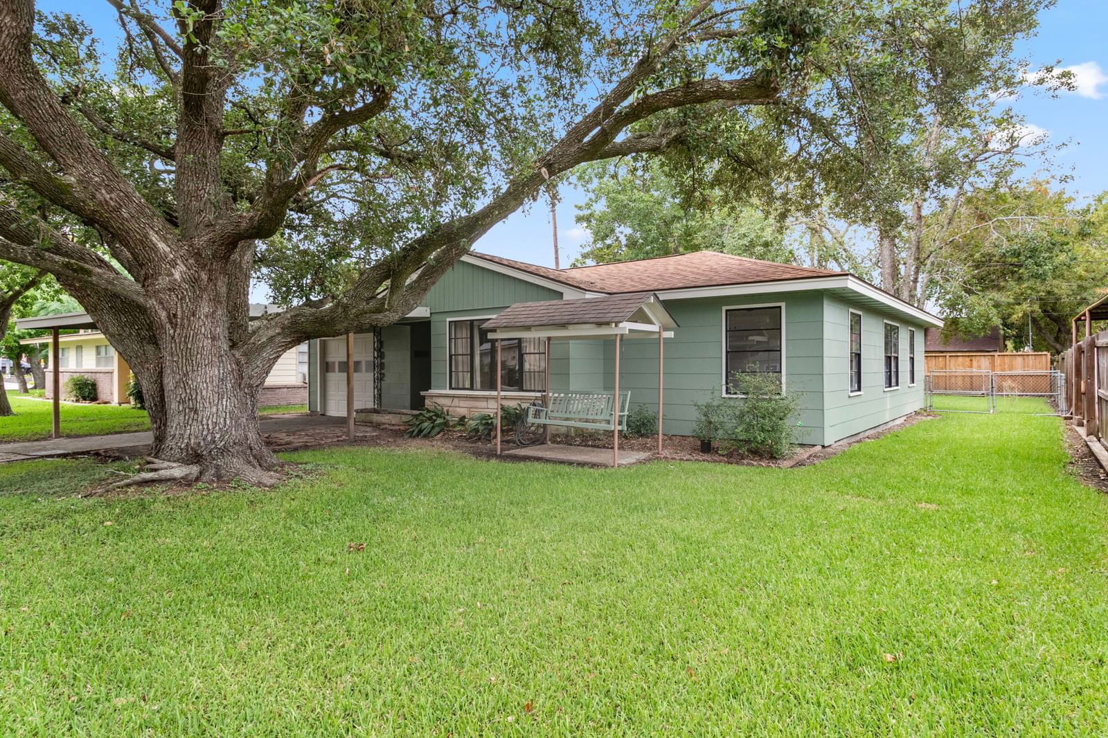 Real estate property located at 1002 Wright, Harris, Danubina Courts Sec 02b, Baytown, TX, US