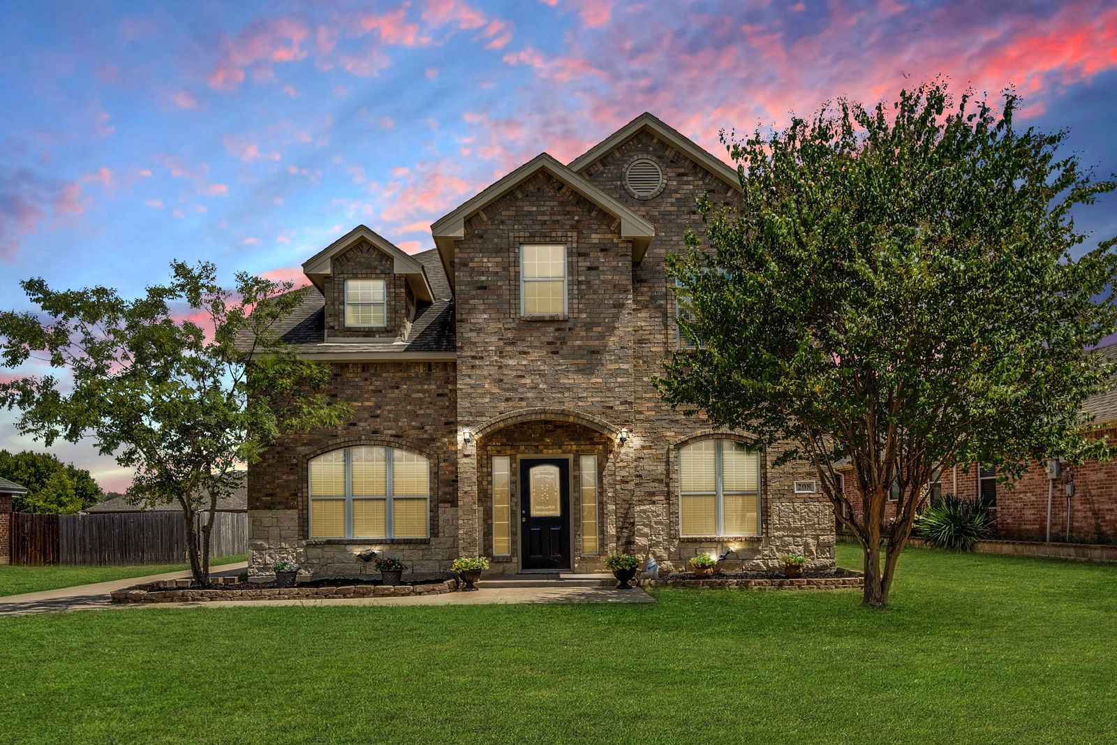 Real estate property located at 208 Cobblestone, Ellis, Cobblestone Estates, Red Oak, TX, US