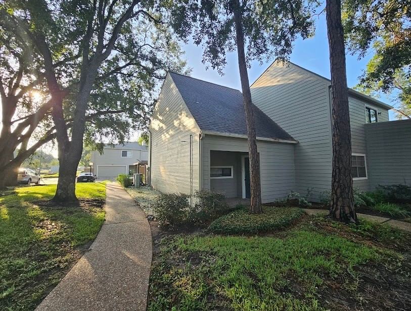 Real estate property located at 12851 Briarwest, Harris, Autumn Chase T/H Ph 01, Houston, TX, US