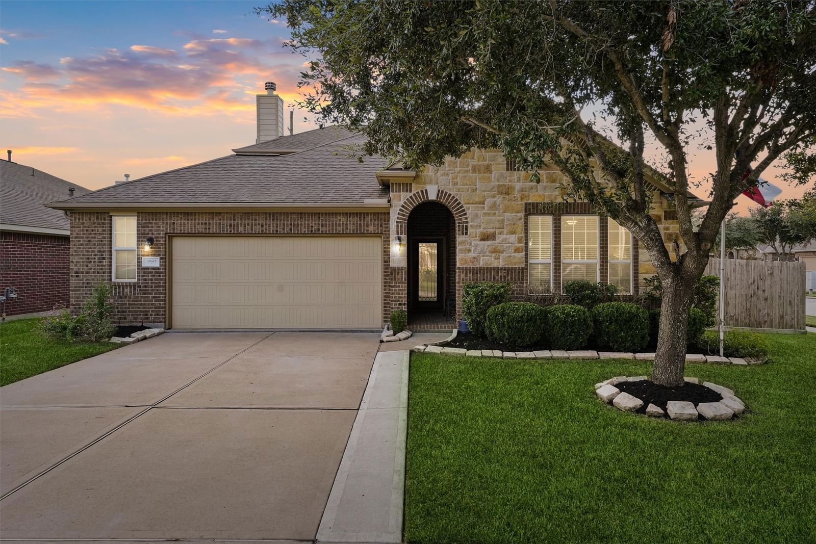 Real estate property located at 2043 Wembley, Fort Bend, KINGDOM HEIGHTS, Rosenberg, TX, US