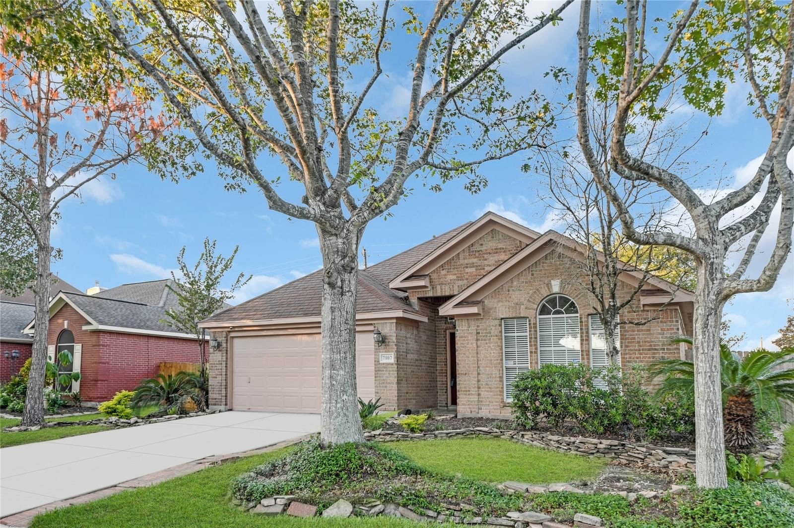 Real estate property located at 7107 Red Coral, Harris, Village Grove Sec 05, Pasadena, TX, US