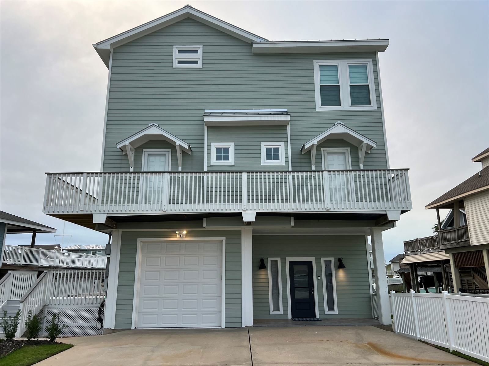 Real estate property located at 1335 Outrigger, Galveston, TIKI ISLAND, Tiki Island, TX, US