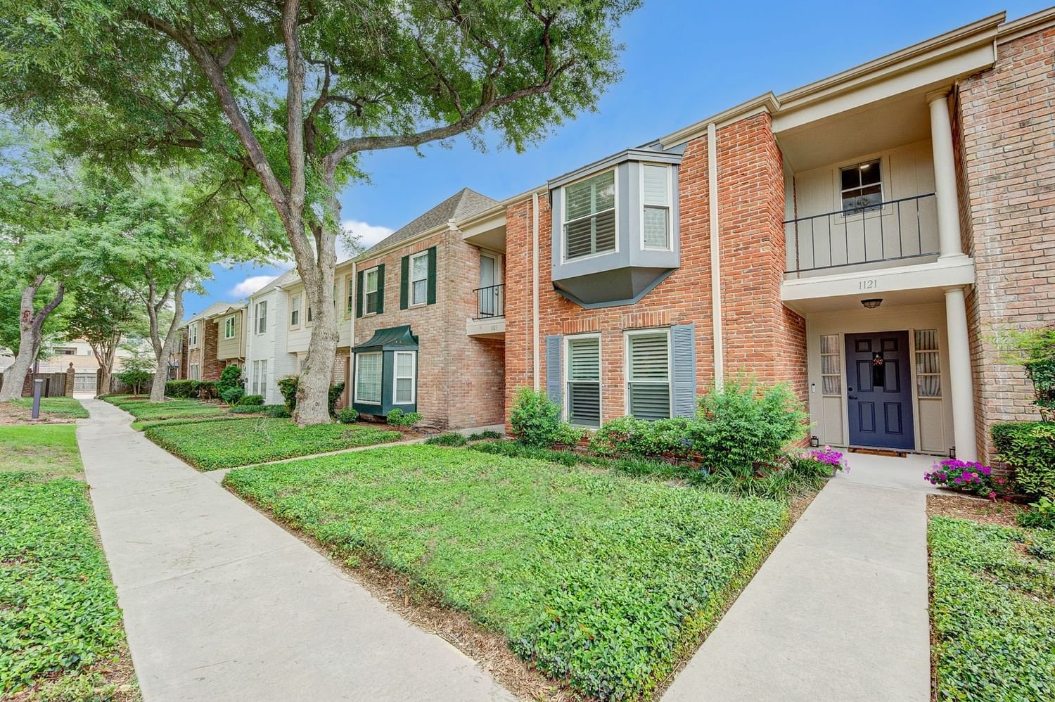 Real estate property located at 1121 Country Place, Harris, Memorial Club T/H Sec 01 R/P, Houston, TX, US