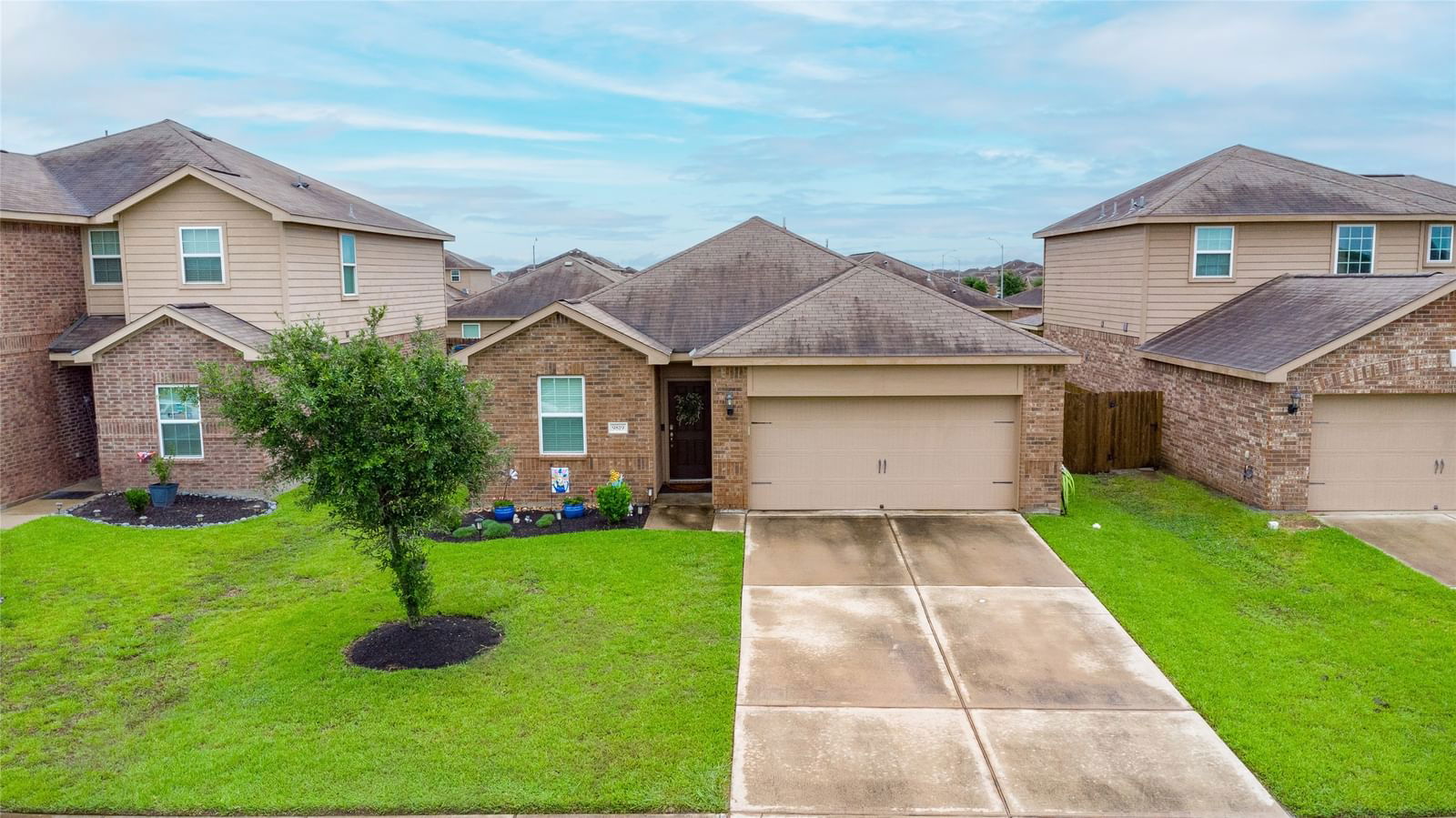 Real estate property located at 9819 Blue Sapphire, Brazoria, Sterling Lakes West Sec 2 A07, Iowa Colony, TX, US