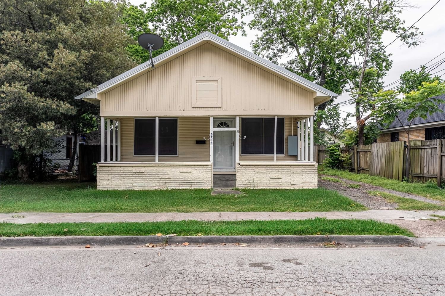 Real estate property located at 417 Hunnicutt, Harris, Wright W P, Baytown, TX, US