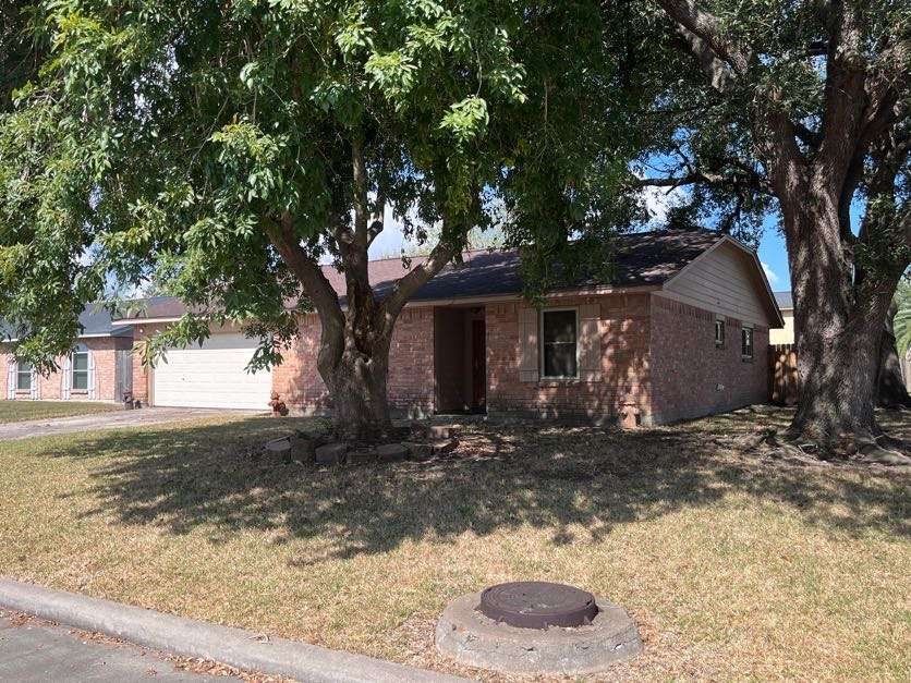 Real estate property located at 10011 Blue Bird, Harris, Meadowcrest Sec 02, La Porte, TX, US