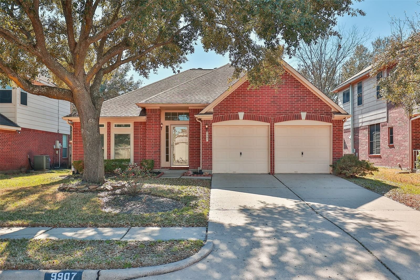 Real estate property located at 9907 Goldenglade, Harris, Willowlake Sec 02, Houston, TX, US