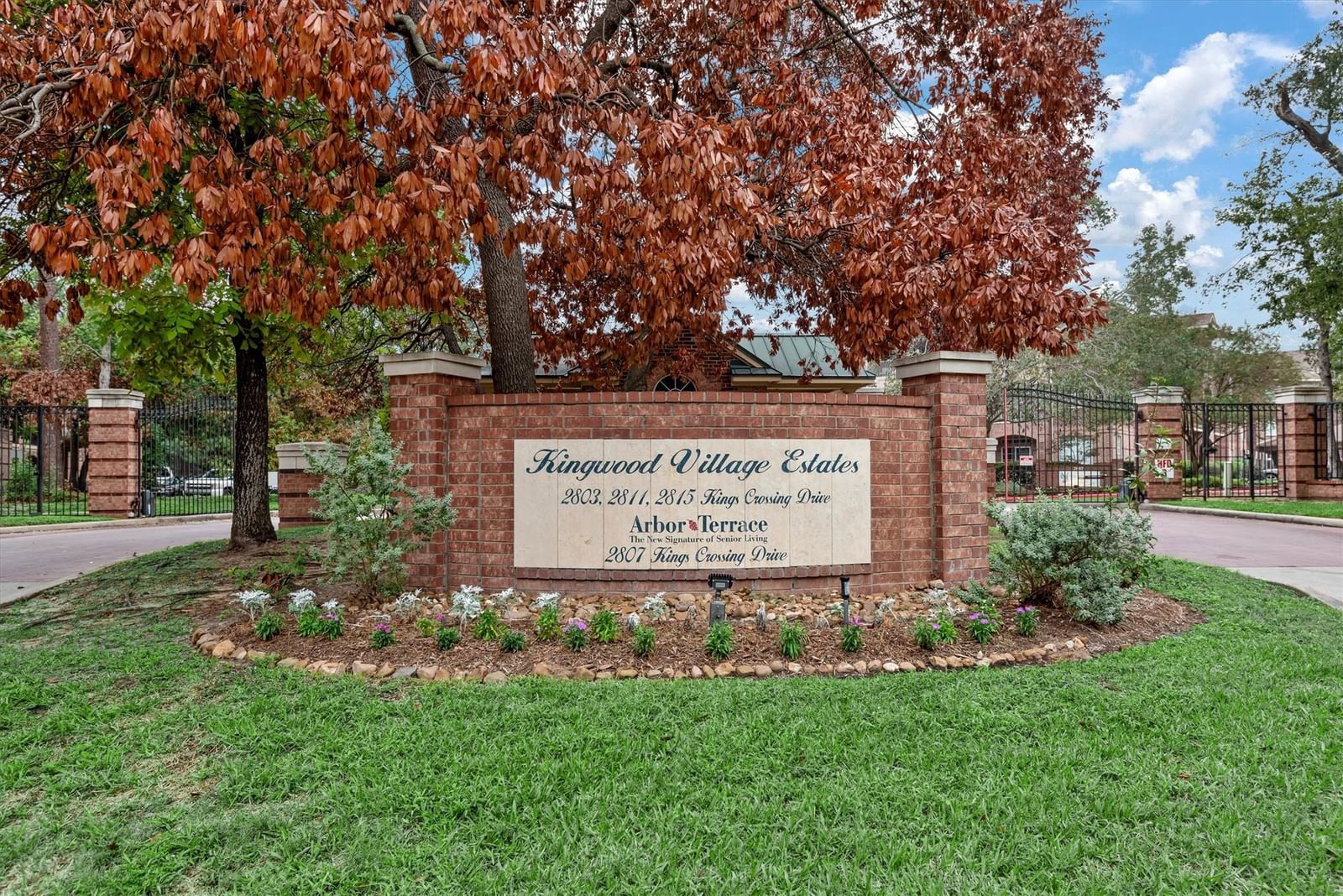 Real estate property located at 2815 Kings Crossing #213, Harris, Kingwood Village Estates Condo, Houston, TX, US