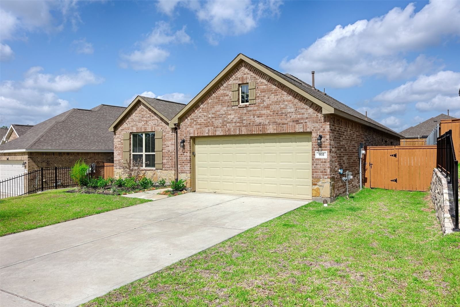 Real estate property located at 935 Golden Willow, Montgomery, Wedgewood Forest 03, Conroe, TX, US