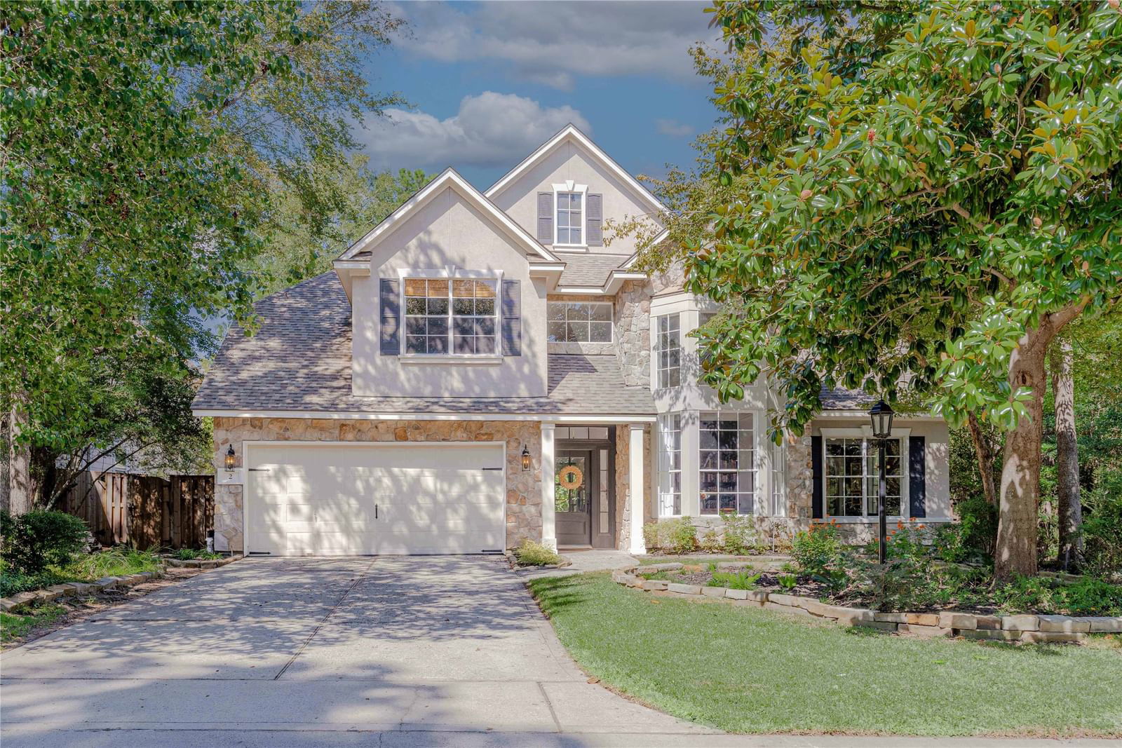 Real estate property located at 2 Plum Crest, Montgomery, Wdlnds Village Alden Br 64, The Woodlands, TX, US