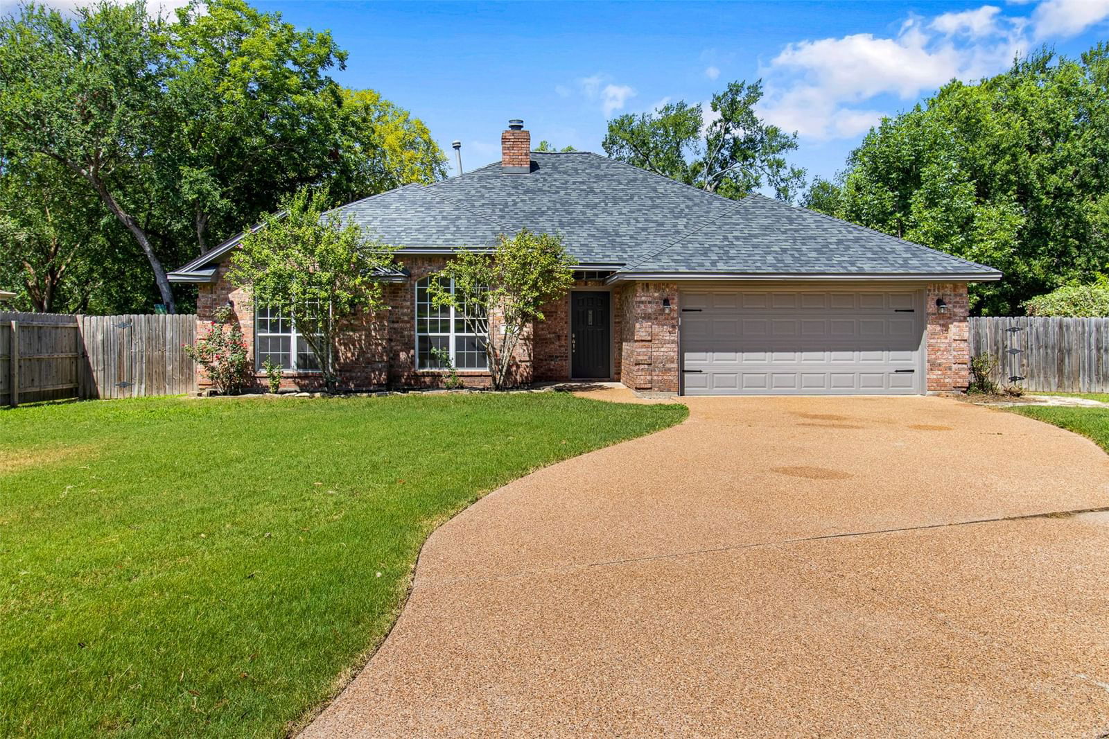 Real estate property located at 2820 Bishops Gate, Brazos, Shirewood Ph 01, Bryan, TX, US