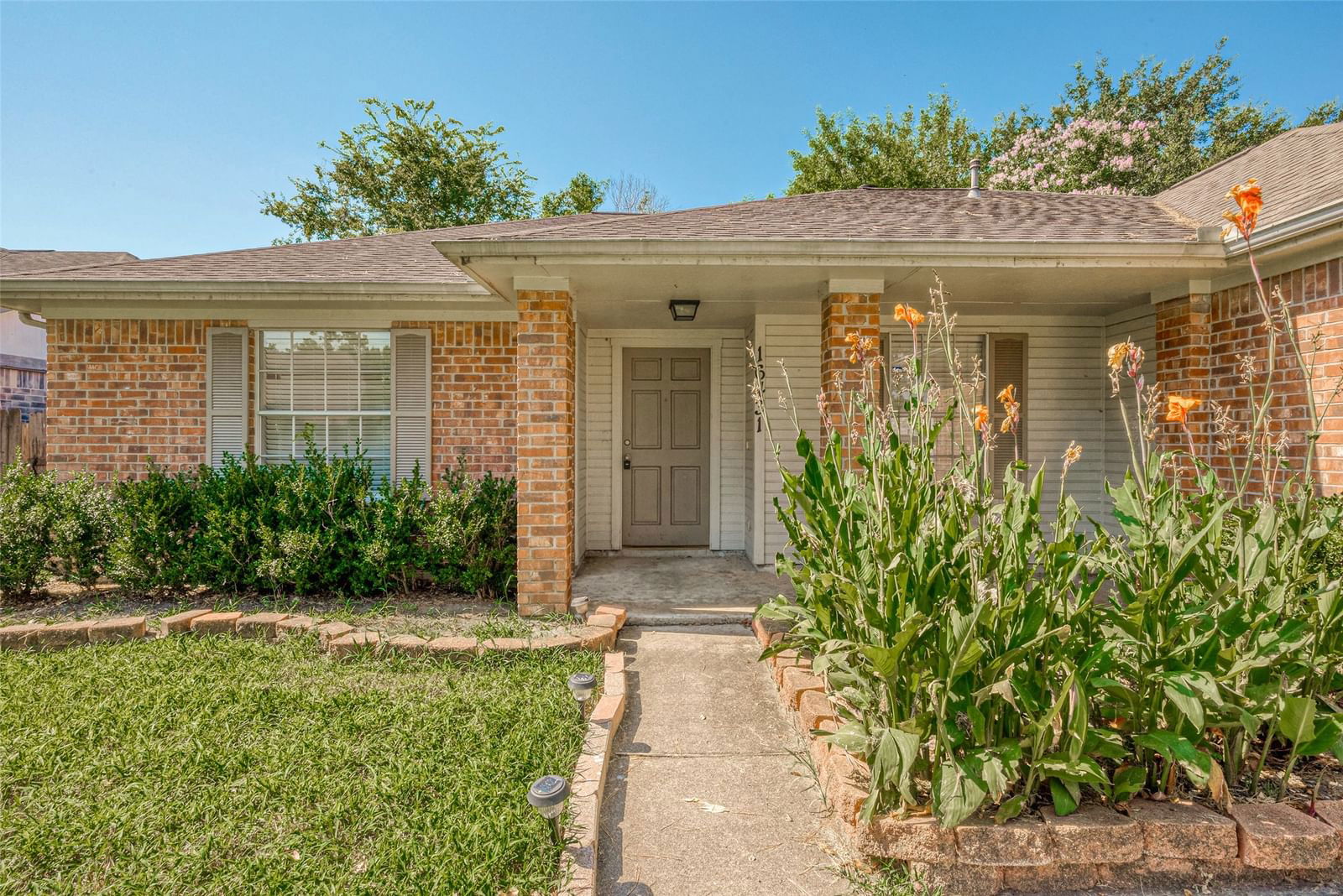 Real estate property located at 16431 Camino Del Sol, Fort Bend, Mission Green North Sec 1, Houston, TX, US