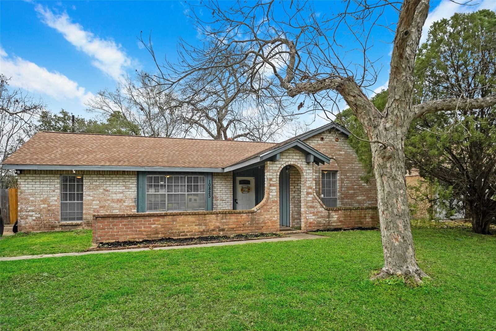 Real estate property located at 10823 Overlea, Harris, Rainbow Valley, Houston, TX, US