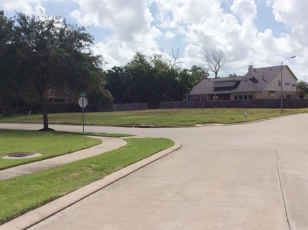 Real estate property located at 102 Water Bluff, Fort Bend, Rivers Edge Sec 11, Richmond, TX, US