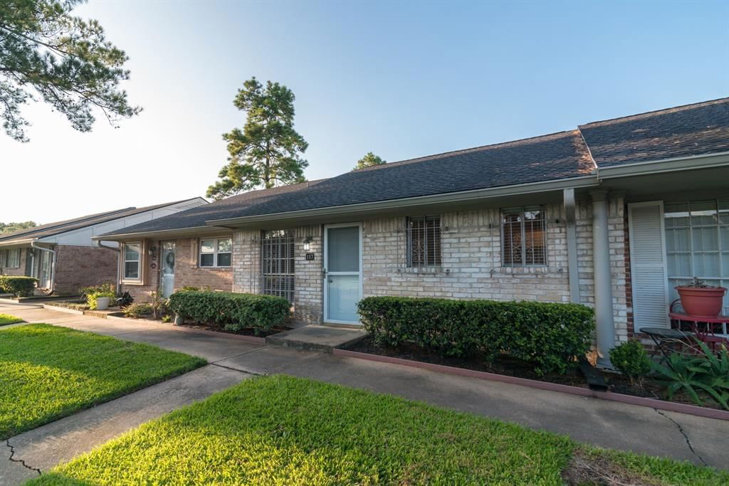 Real estate property located at 1104 Tri Oaks #117, Harris, Wilcrest Walk T/H Sec 03 U/R, Houston, TX, US