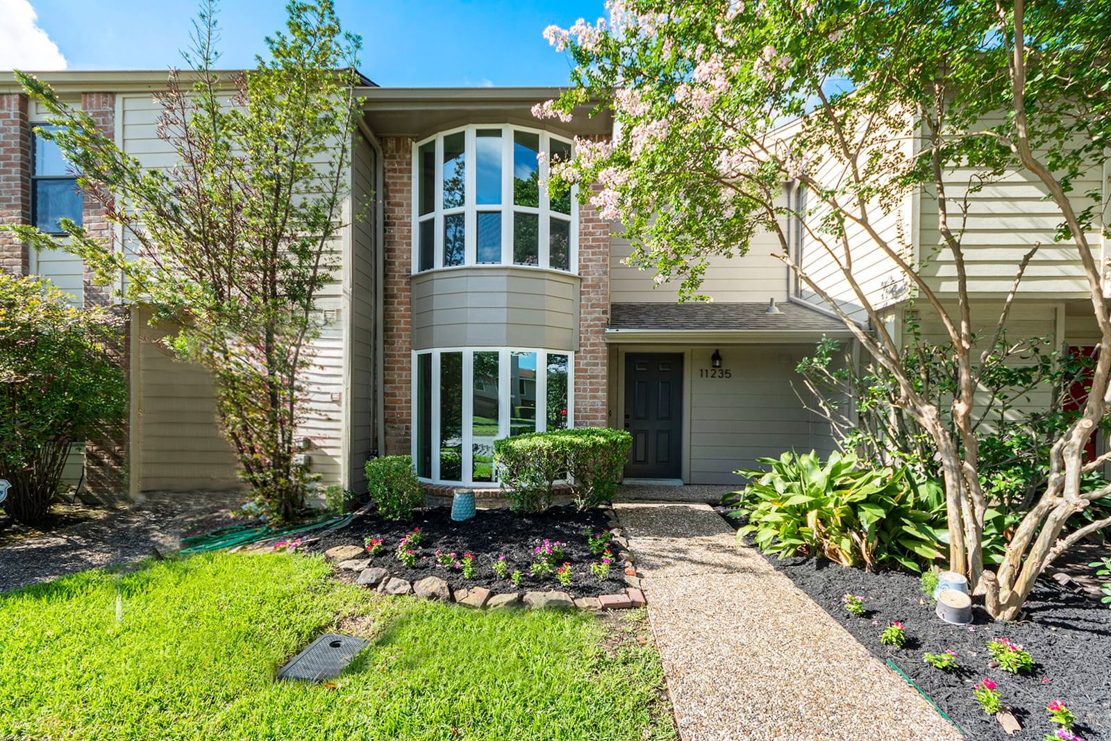 Real estate property located at 11235 Briar Forest, Harris, Executive Row T/H, Houston, TX, US