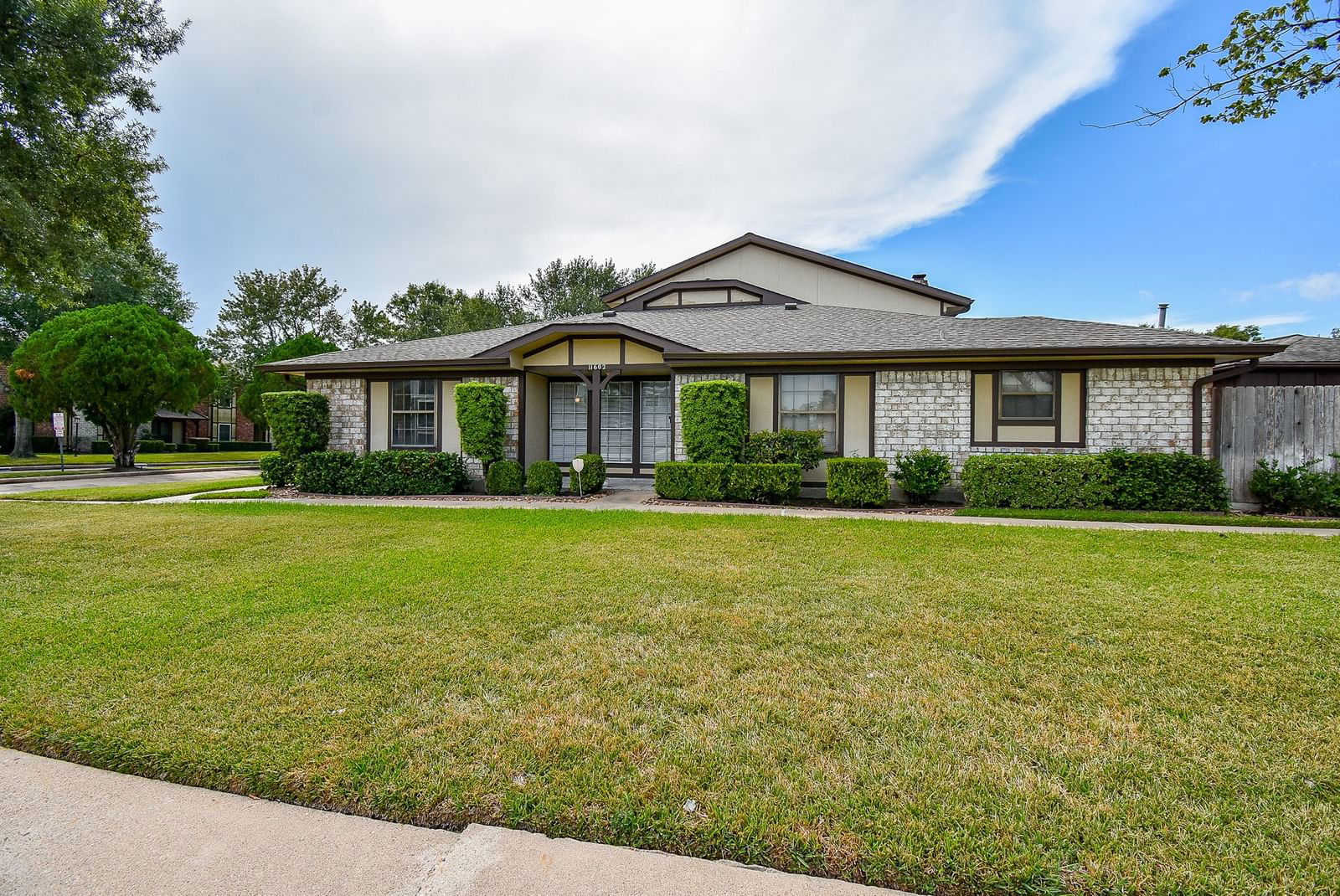 Real estate property located at 11602 Kirkwood, Harris, Park Meadows Th Unr, Houston, TX, US