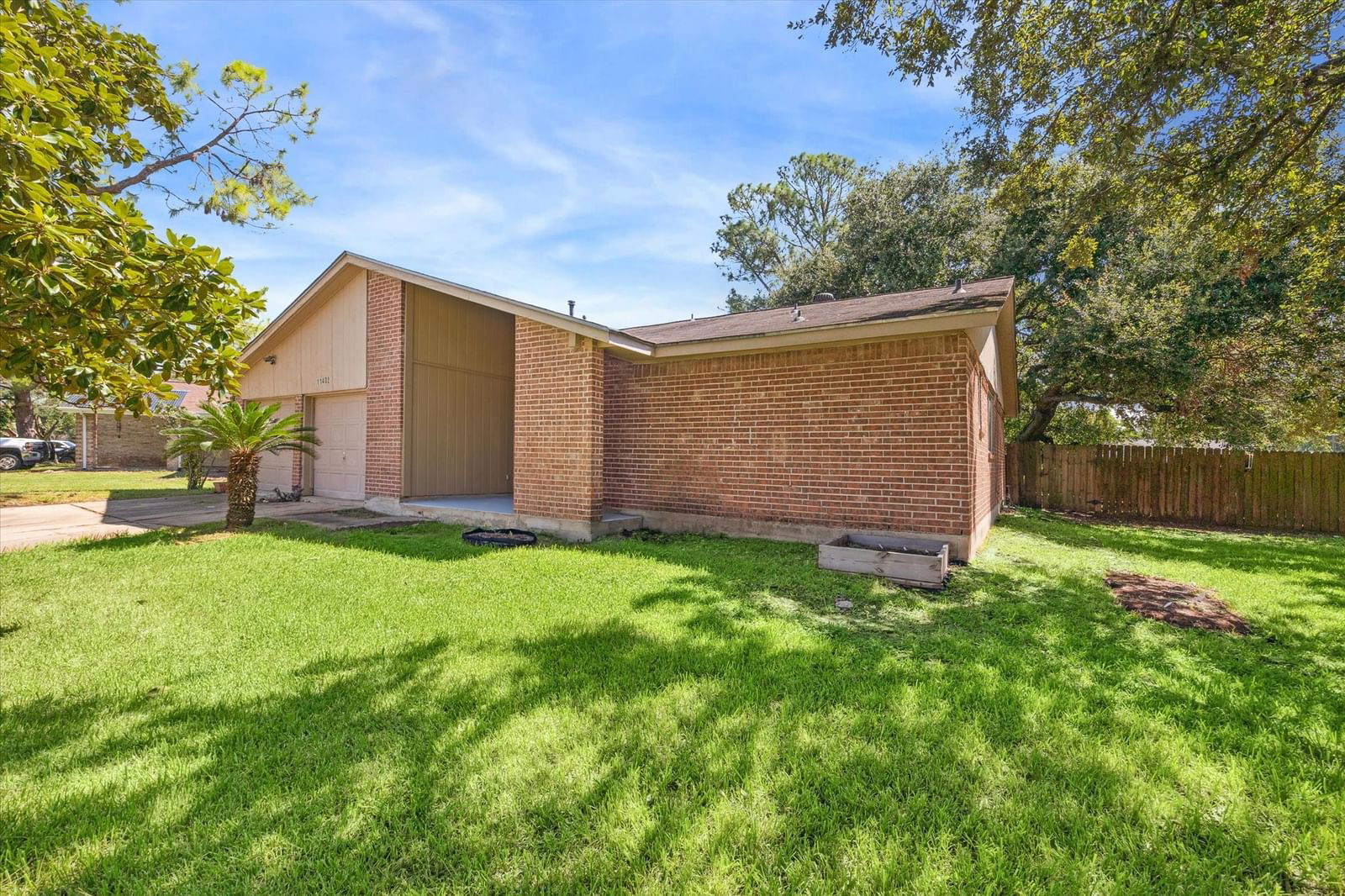 Real estate property located at 11402 Olivewood, Harris, Wood Meadow Sec 01 02 R/P, Houston, TX, US