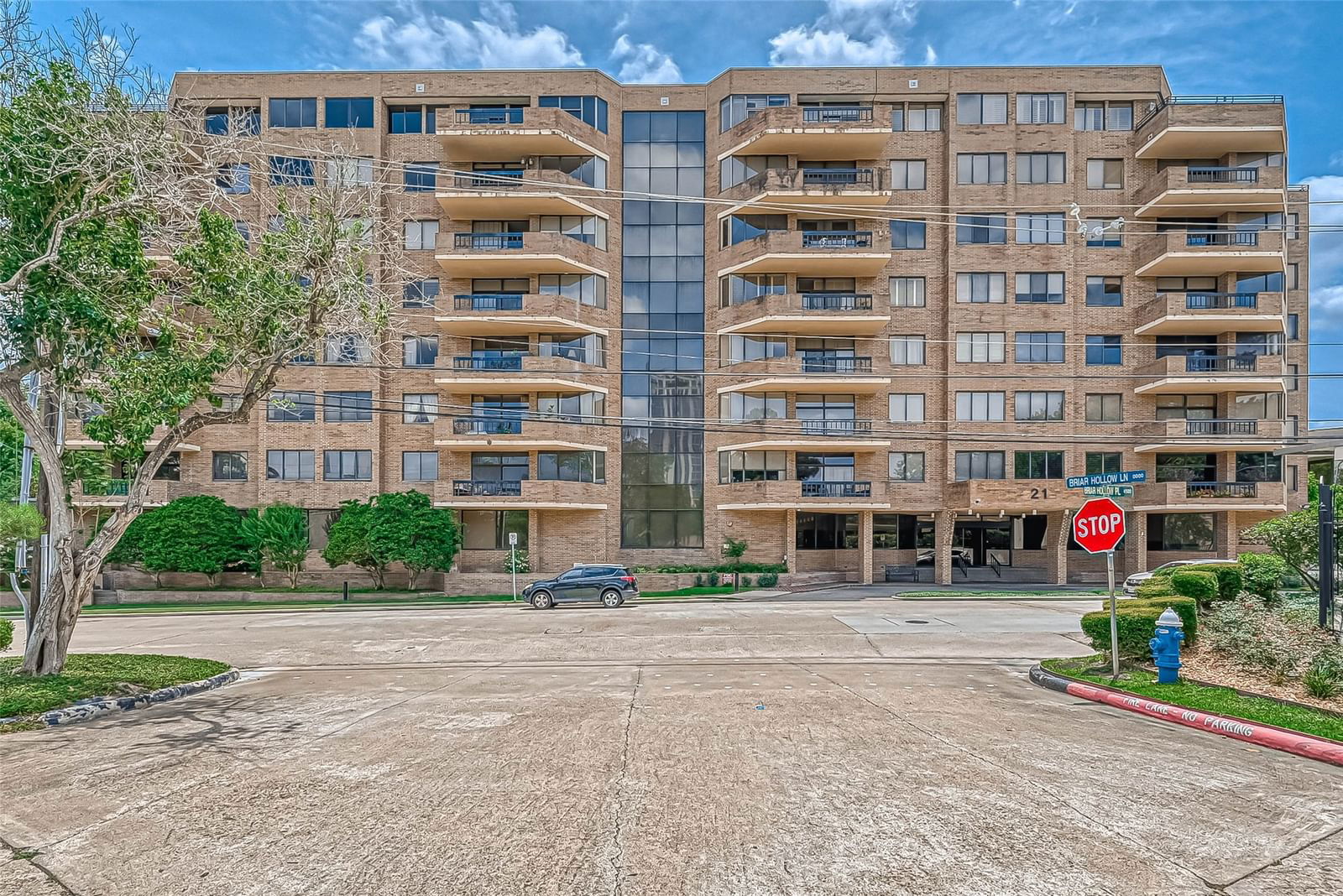 Real estate property located at 21 Briar Hollow #504, Harris, Briar Place Condo, Houston, TX, US