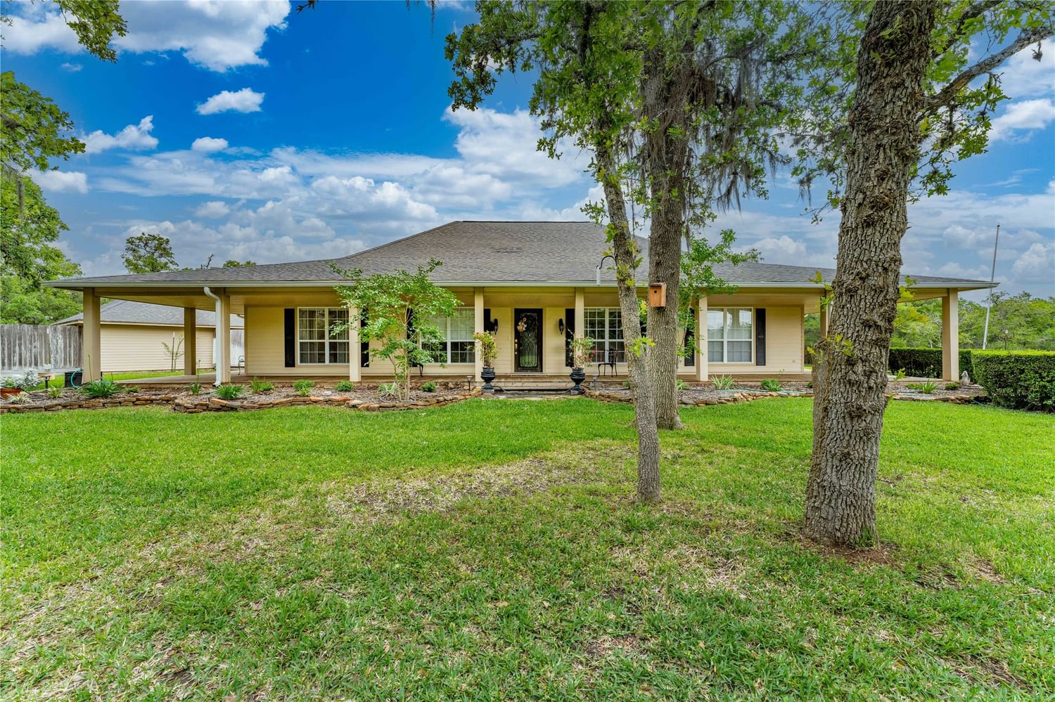 Real estate property located at 1027 Buescher, Colorado, Cummins, Columbus, TX, US