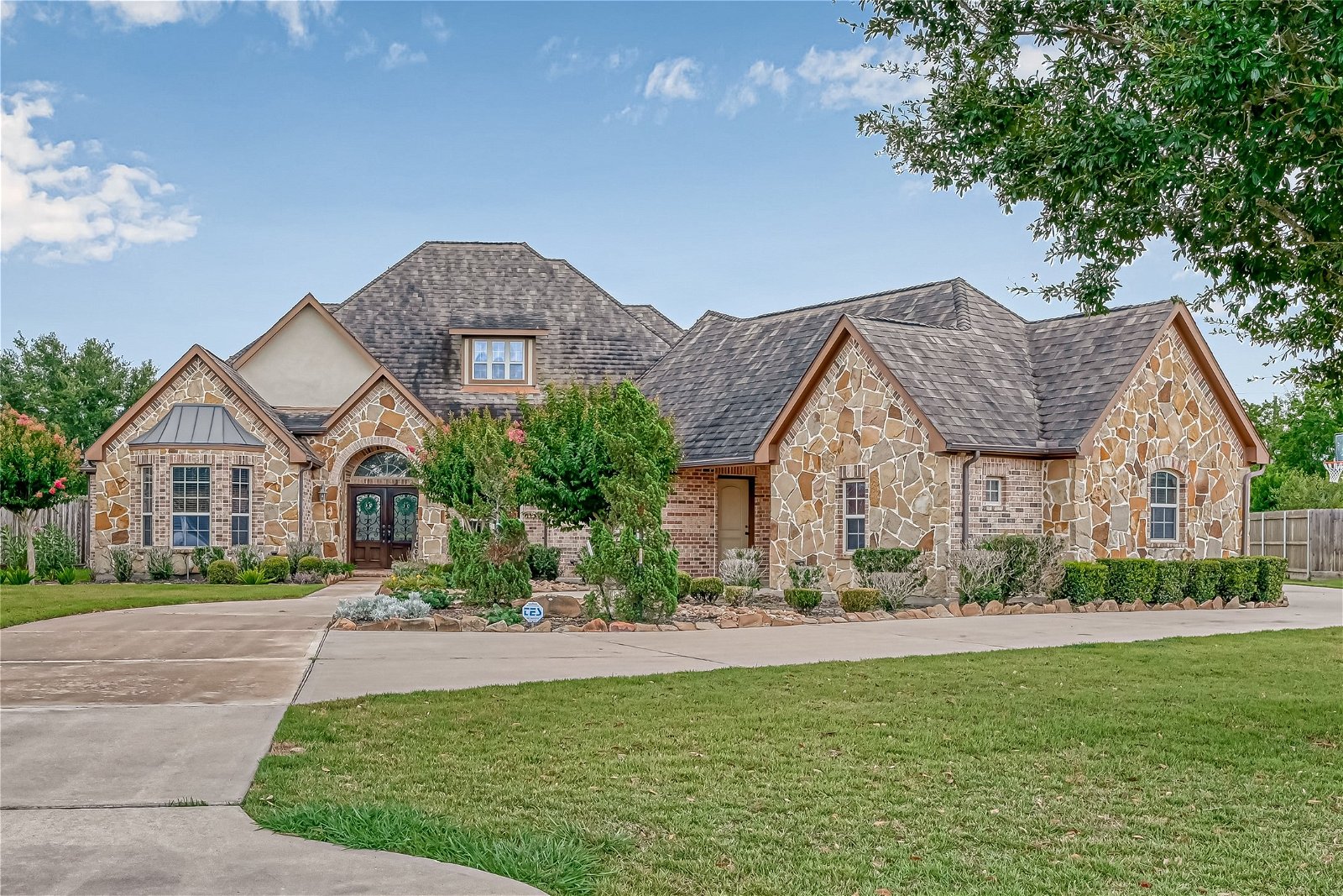 Real estate property located at 9707 Crescent Cross, Fort Bend, The Estates At Highland Pointe, Needville, TX, US