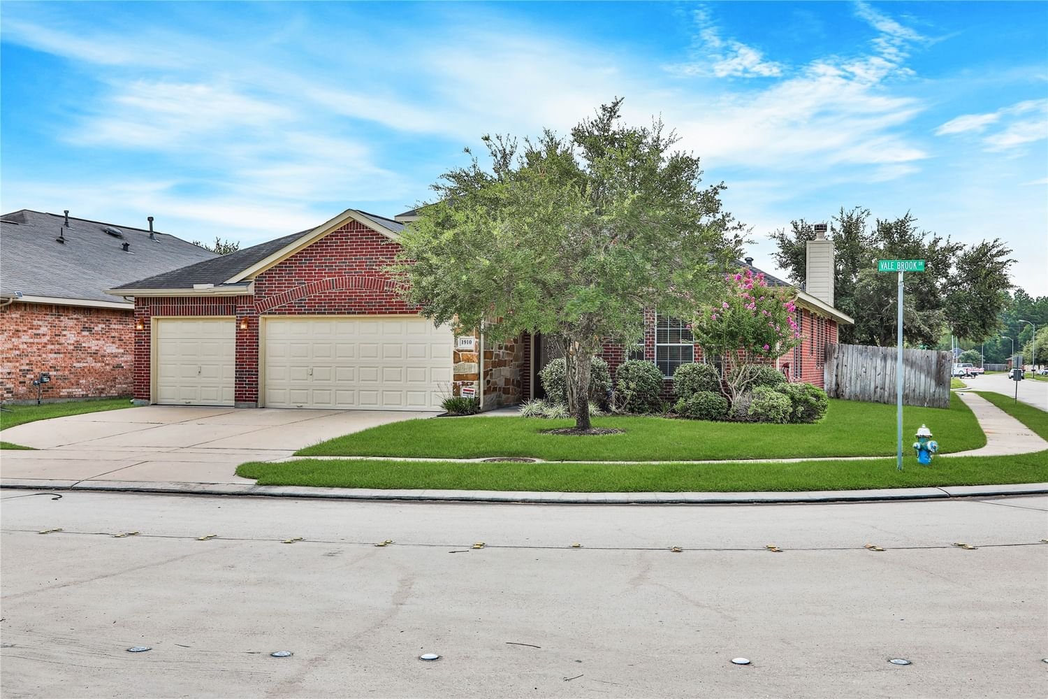 Real estate property located at 1910 Vale Brook, Harris, Spring, TX, US