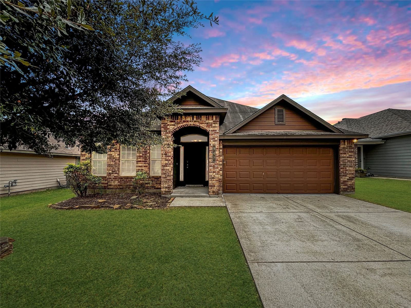 Real estate property located at 947 Oak Lynn, Montgomery, Olde Oaks, Conroe, TX, US