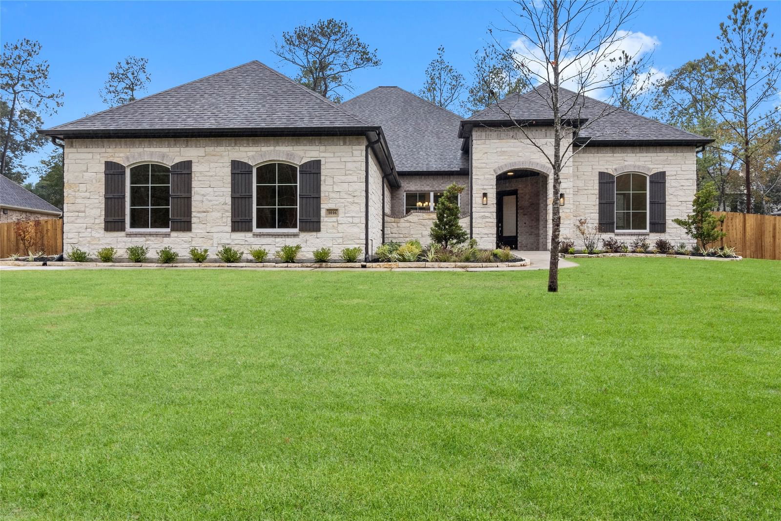 Real estate property located at 1016 Prescott Drive, Montgomery, Stewarts Forest 01, Conroe, TX, US