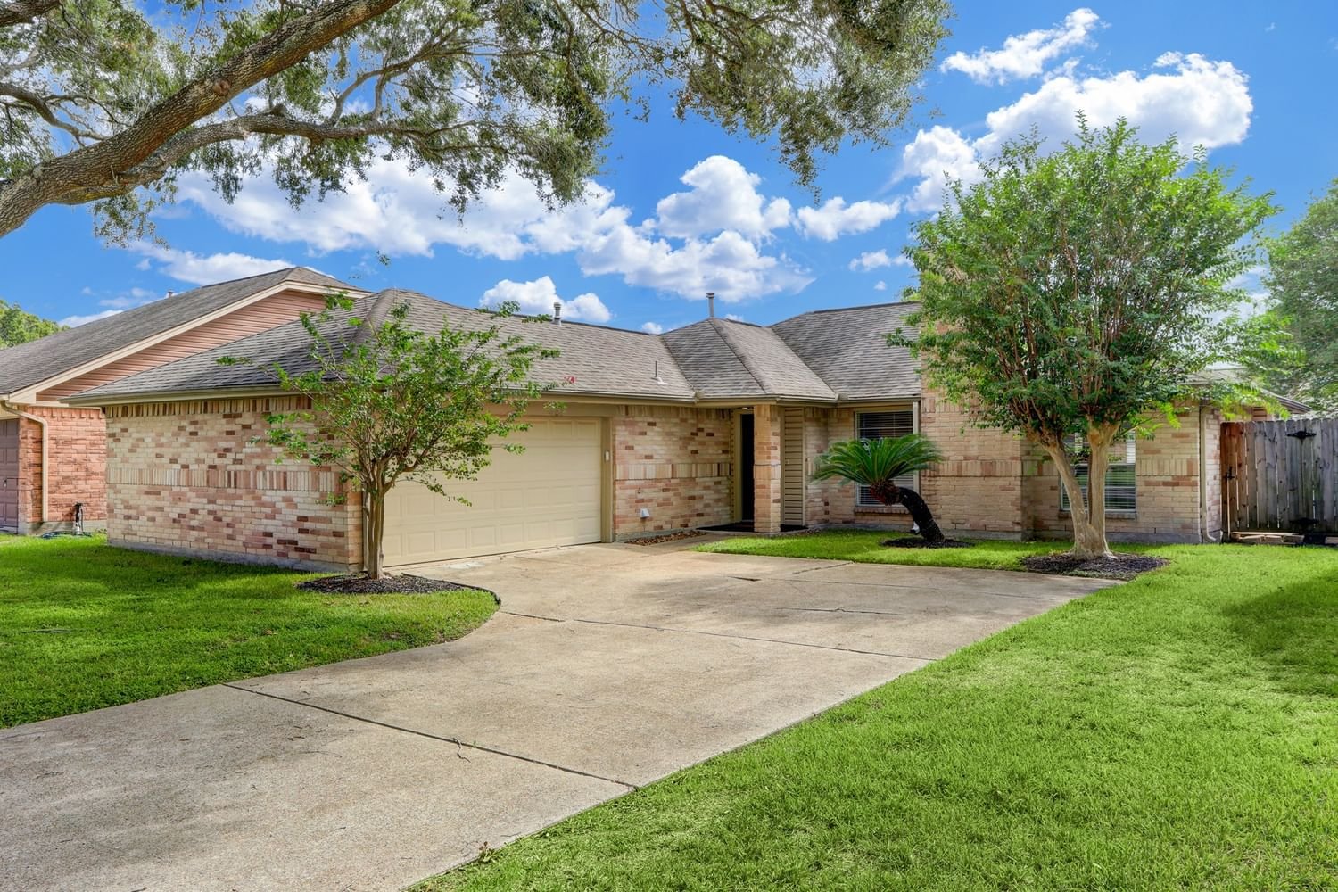 Real estate property located at 10830 Idlewood, Harris, La Porte, TX, US