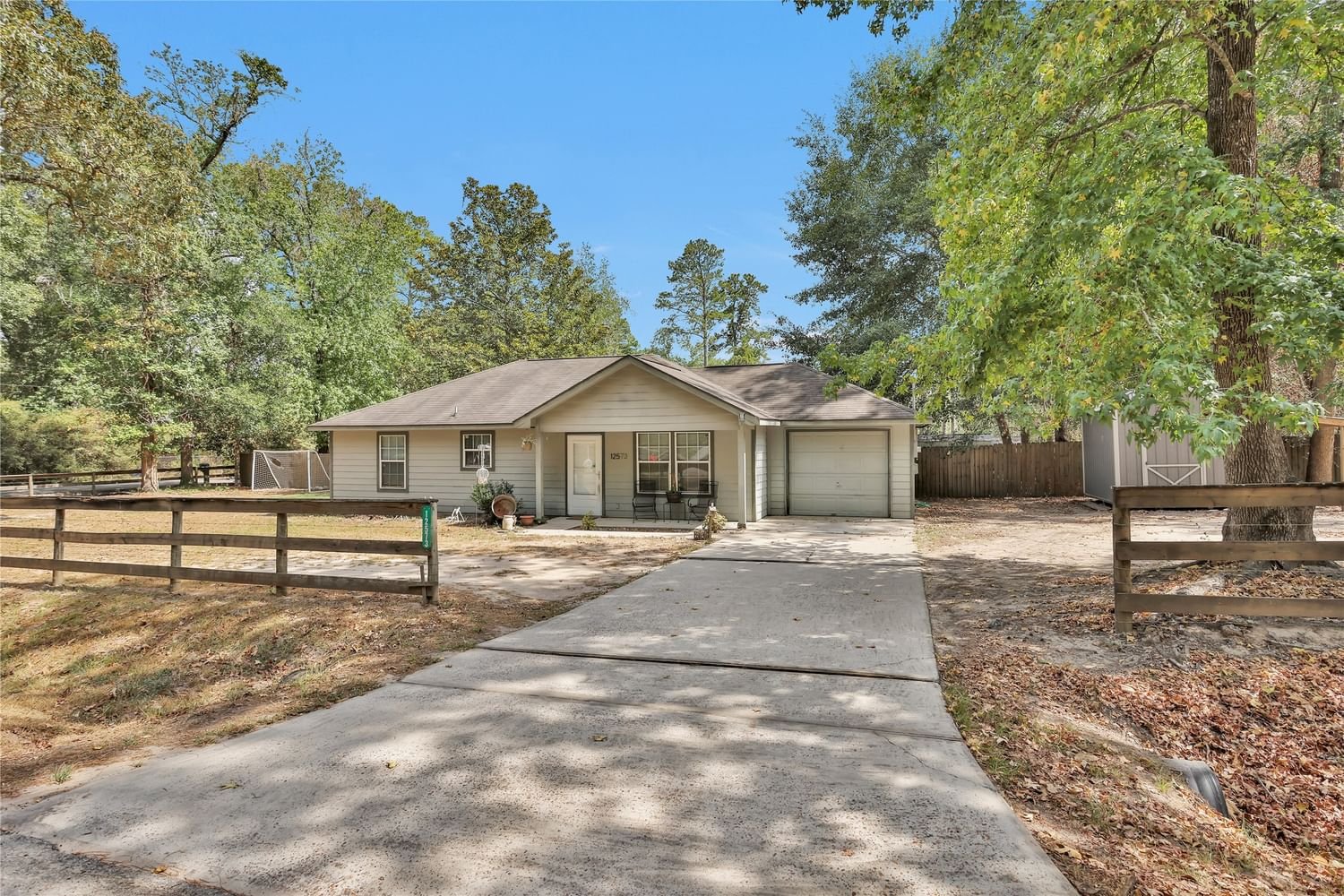 Real estate property located at 12573 Royal Lake, Montgomery, Royal Forest 01, Conroe, TX, US