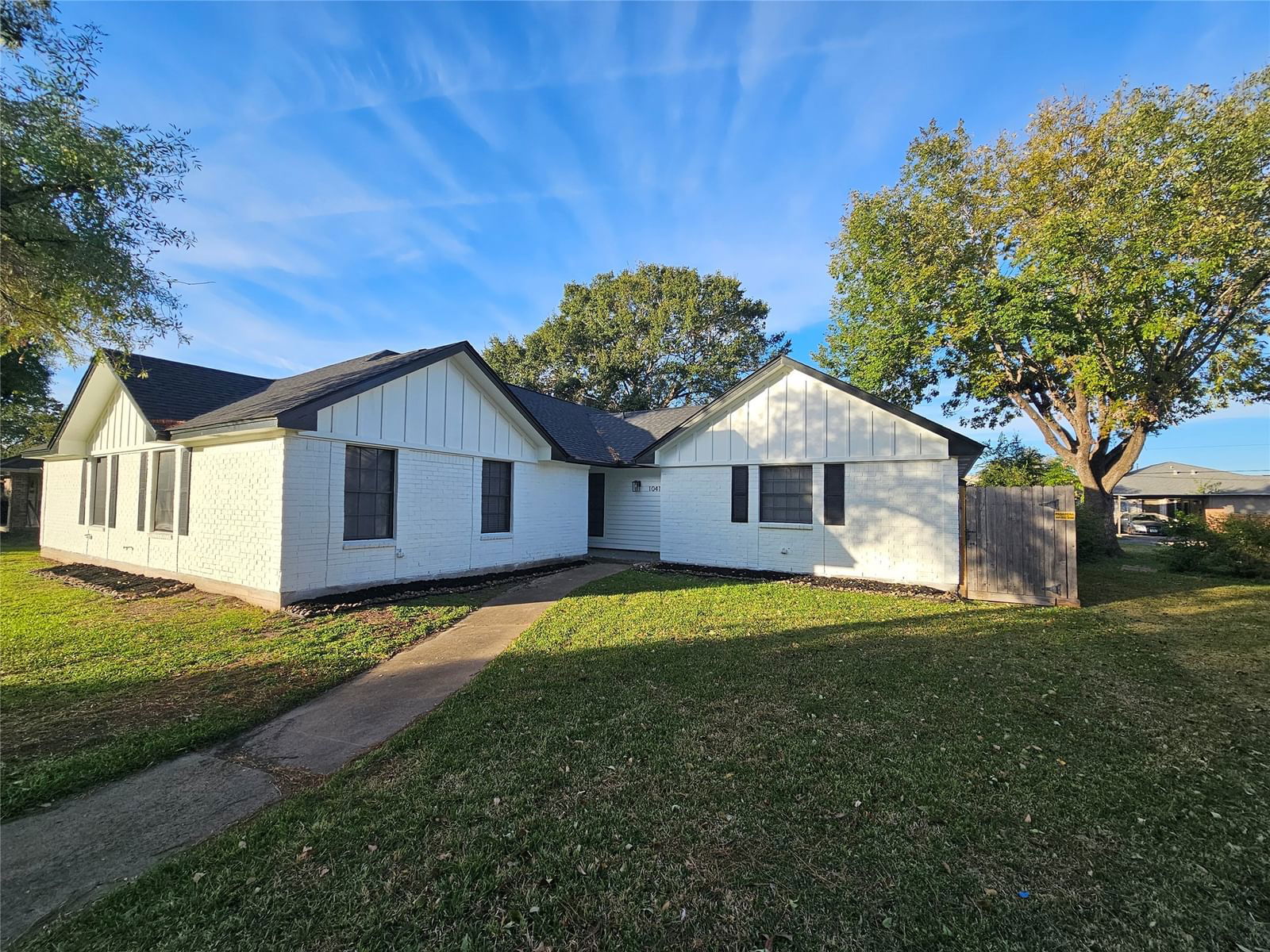 Real estate property located at 10411 Carlow, Harris, Fairmont Park Sec 03, La Porte, TX, US