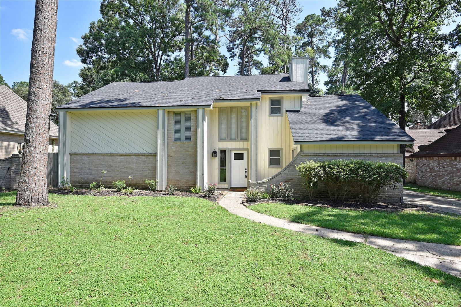 Real estate property located at 325 Rivershire, Montgomery, Rivershire, Conroe, TX, US