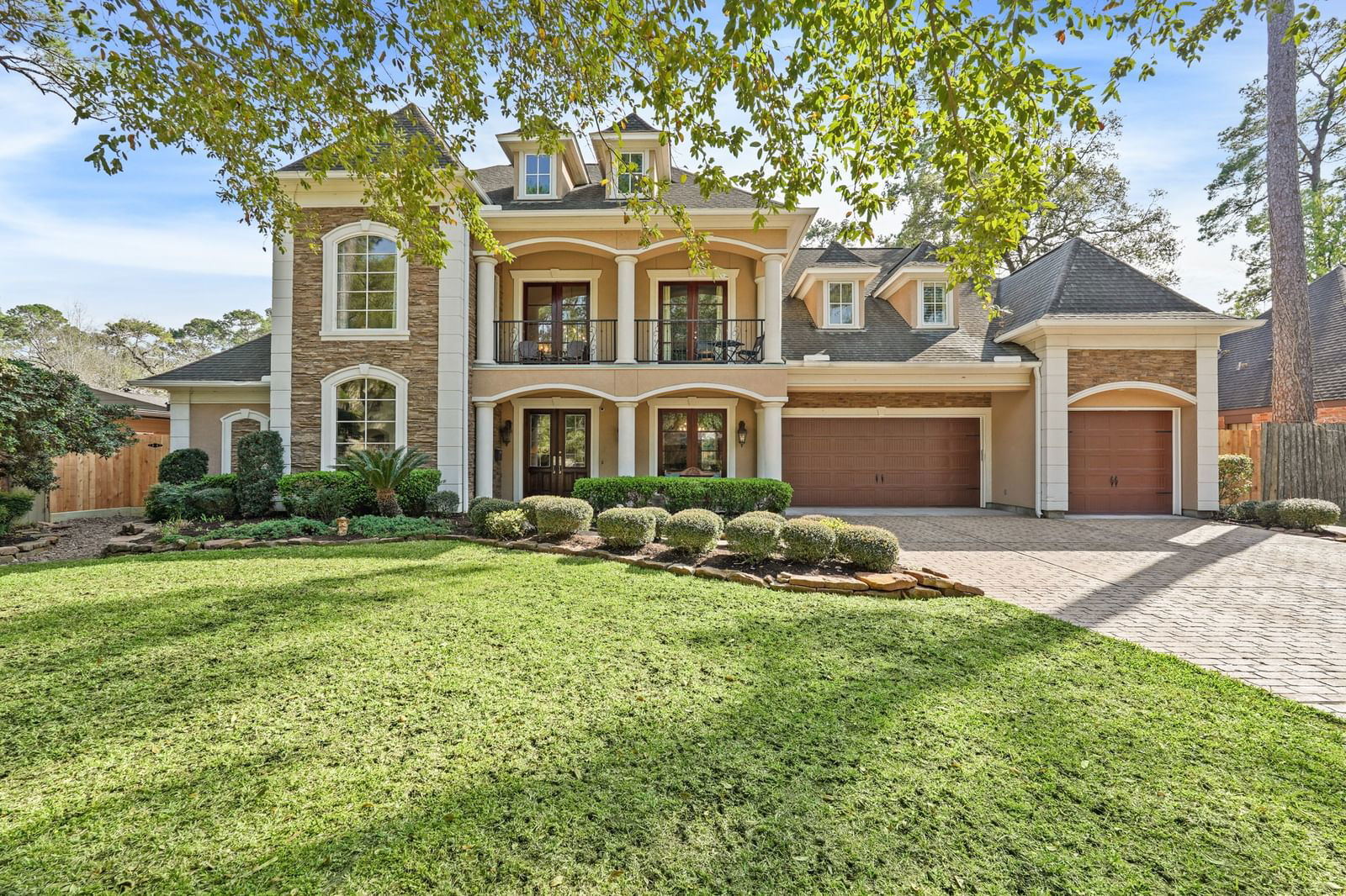 Real estate property located at 12527 Old Oaks, Harris, Memorial Pines, Houston, TX, US