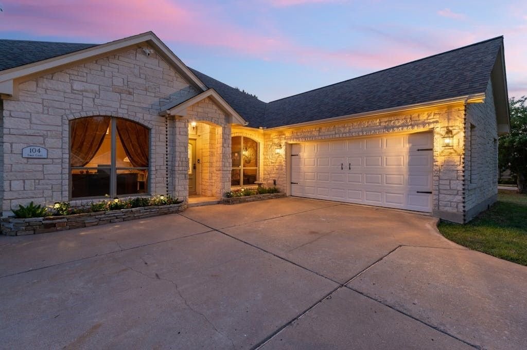 Real estate property located at 104 Swan, Bastrop, Bastrop, TX, US