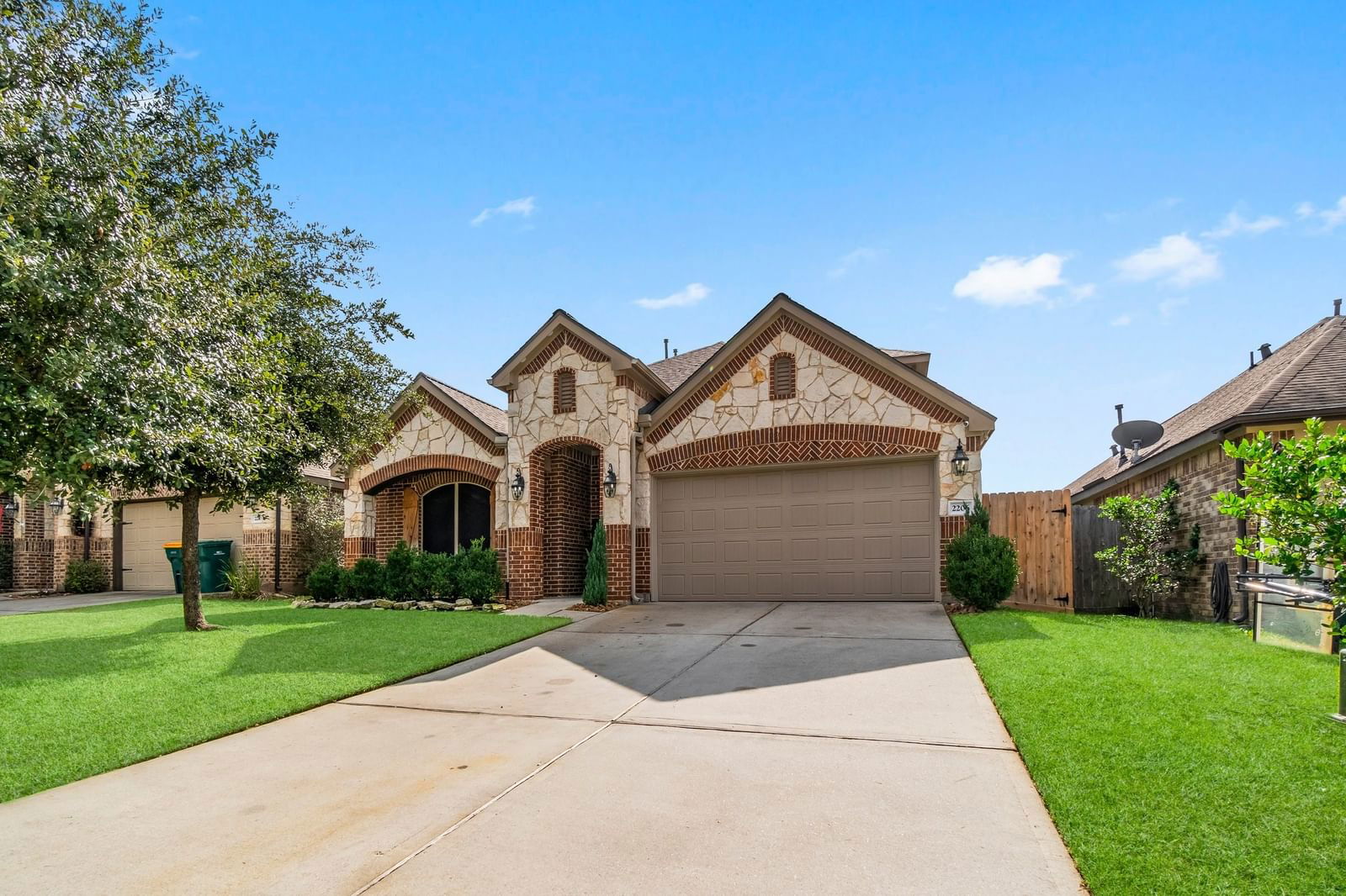 Real estate property located at 2206 Maple Point, Montgomery, Cedar Woods, Conroe, TX, US