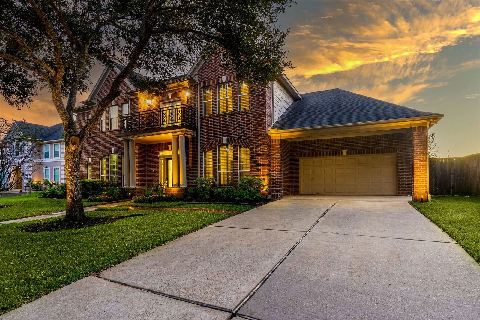 Real estate property located at 7434 Guinevere, Fort Bend, Greatwood Manor Sec 1, Sugar Land, TX, US