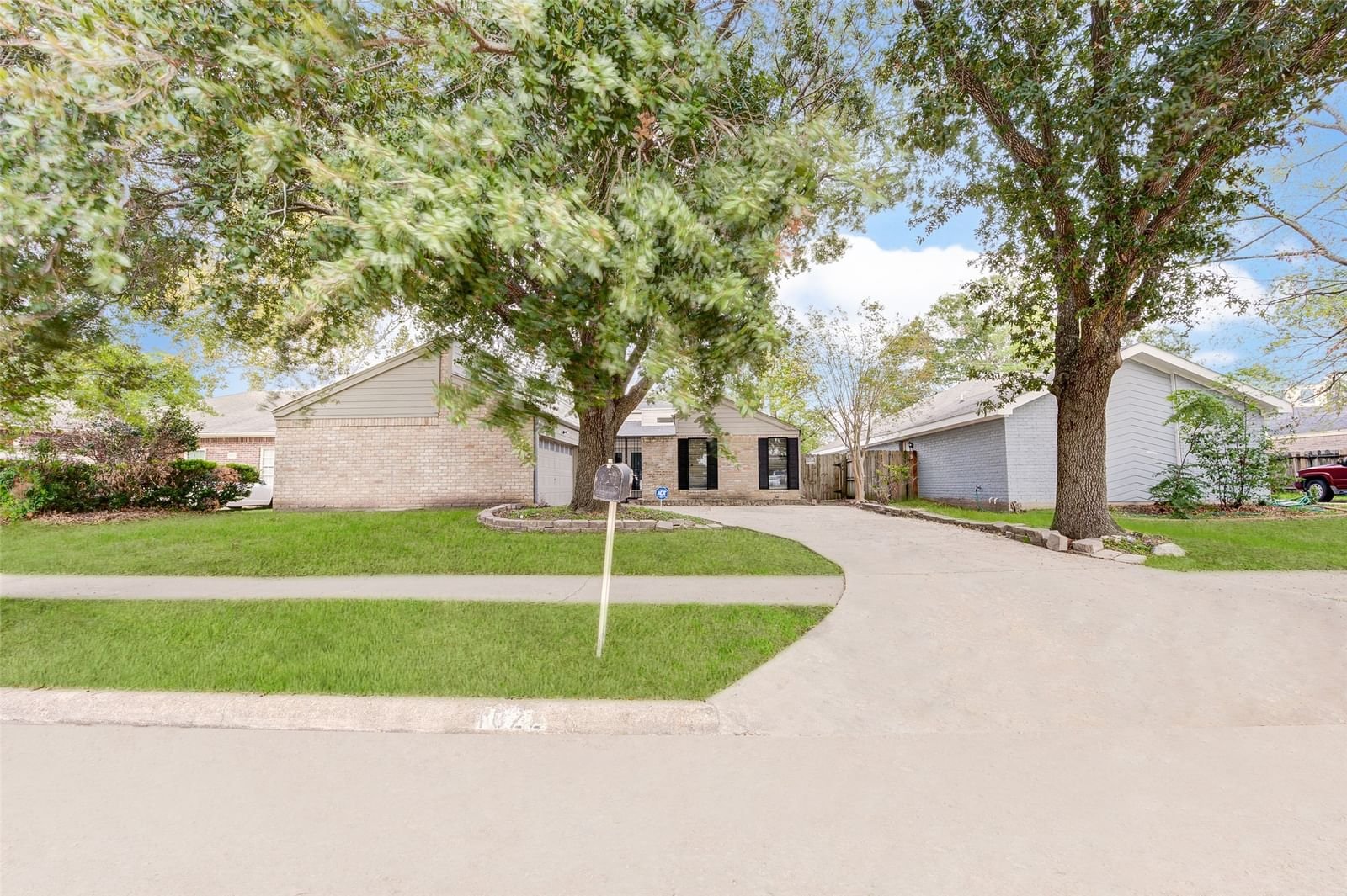 Real estate property located at 4822 Whispering Falls, Harris, Bear Creek Village Sec 09, Houston, TX, US