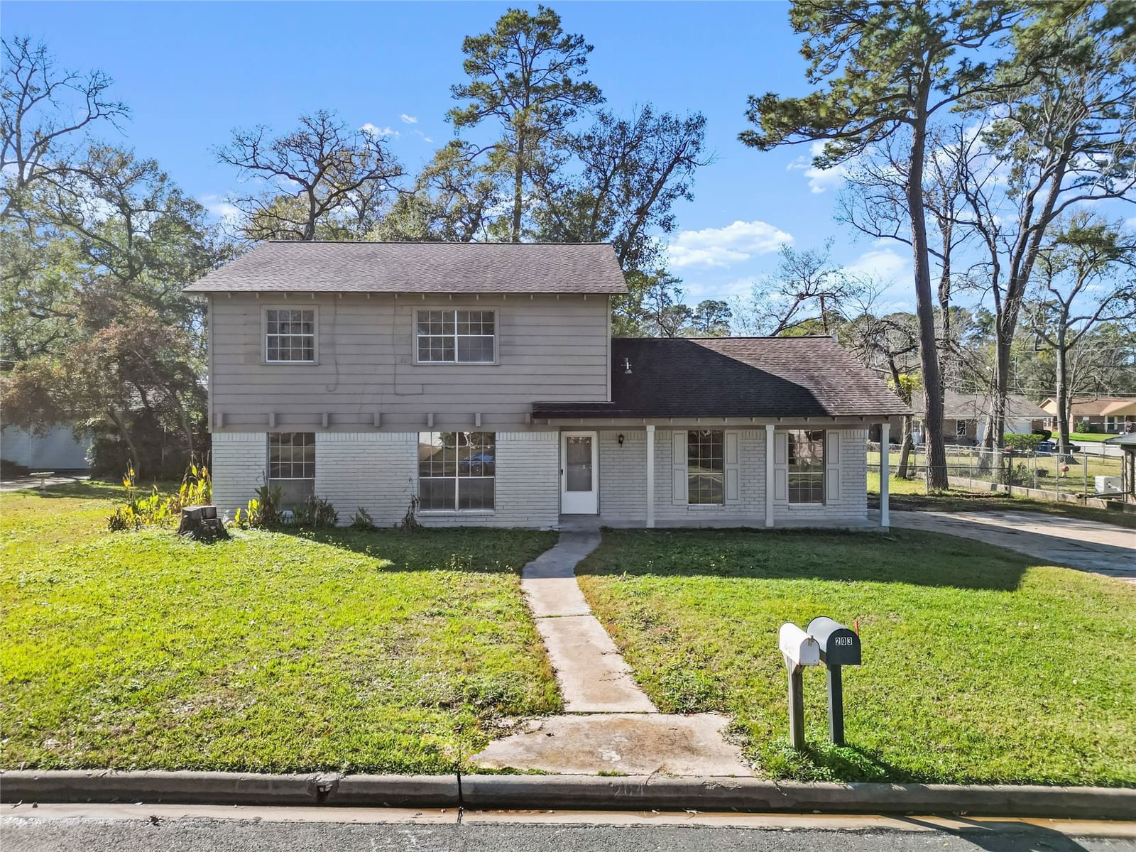 Real estate property located at 204 Pine Valley, Walker, Forest Hills - Twnhms, Huntsville, TX, US