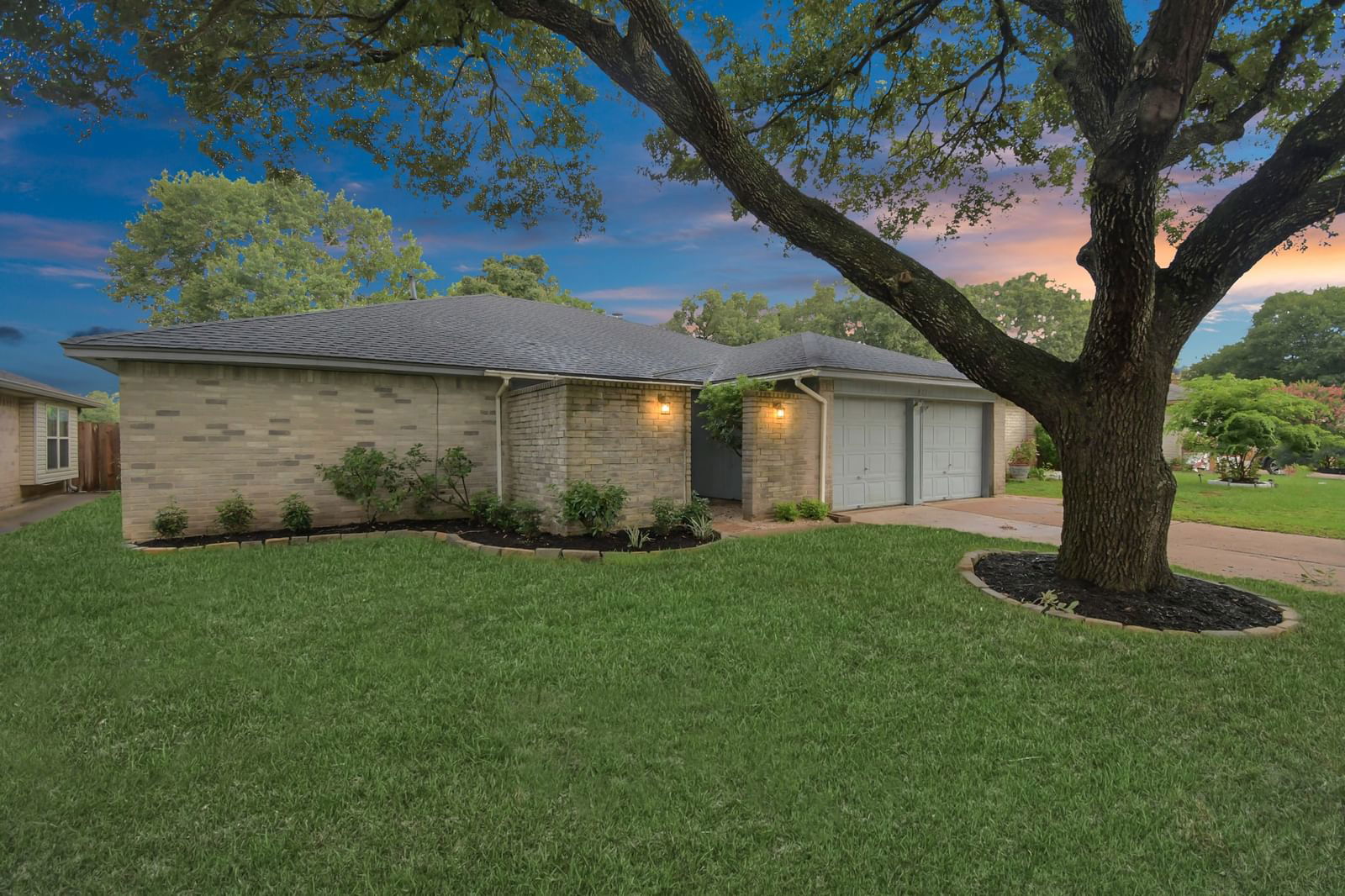 Real estate property located at 2615 Hollymist, Harris, Westlake Place Sec 02, Houston, TX, US